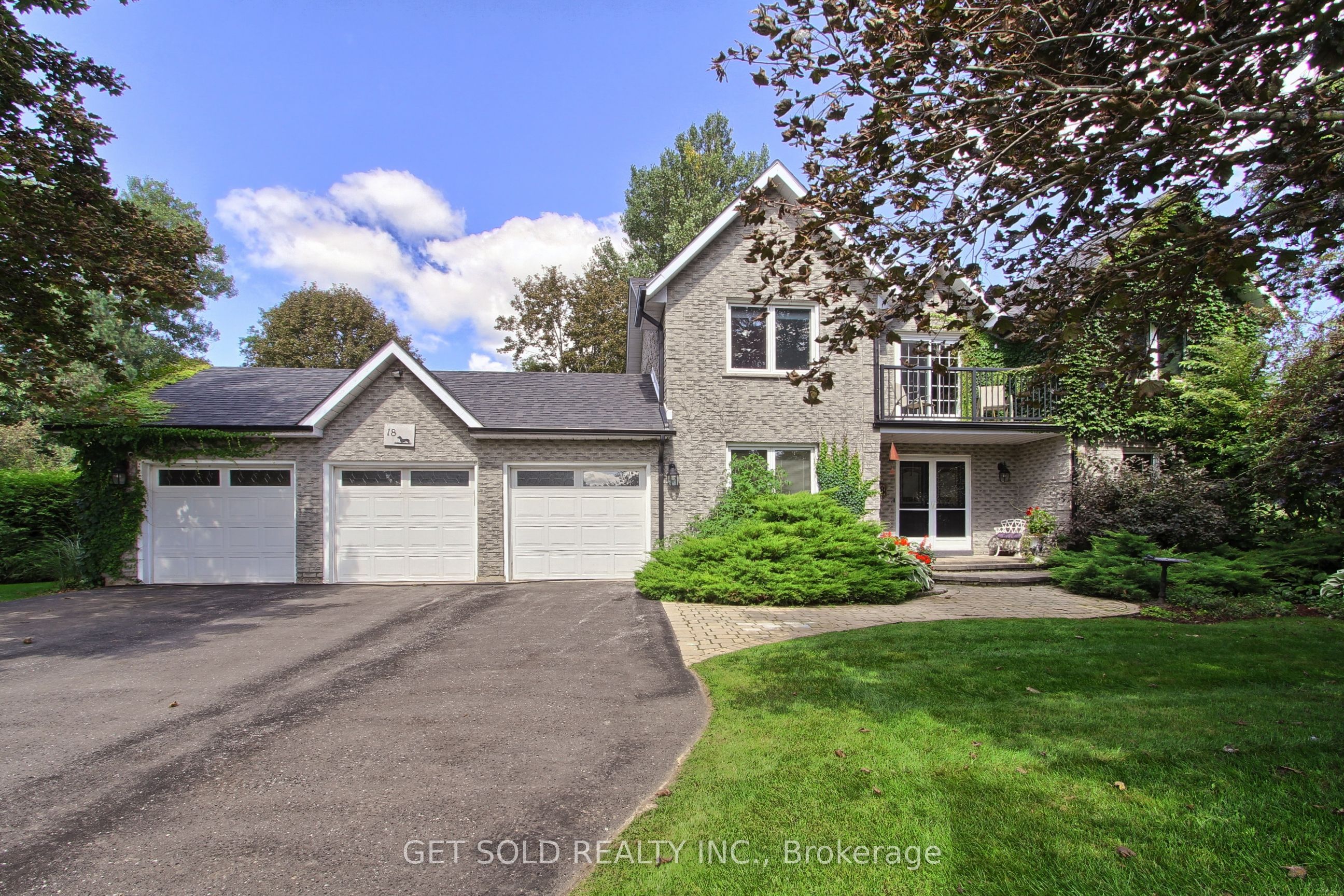 18 Whiteville Court, Whitchurch-Stouffville, ON L4A 7X4 photo 2