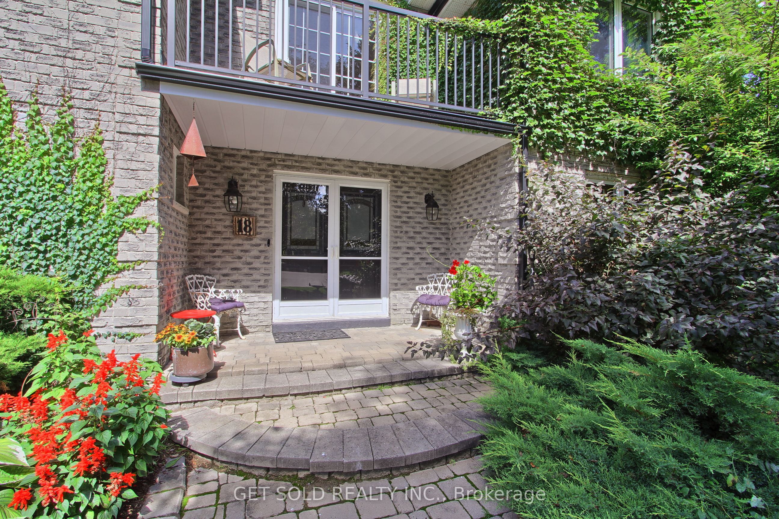 18 Whiteville Court, Whitchurch-Stouffville, ON L4A 7X4 photo 5