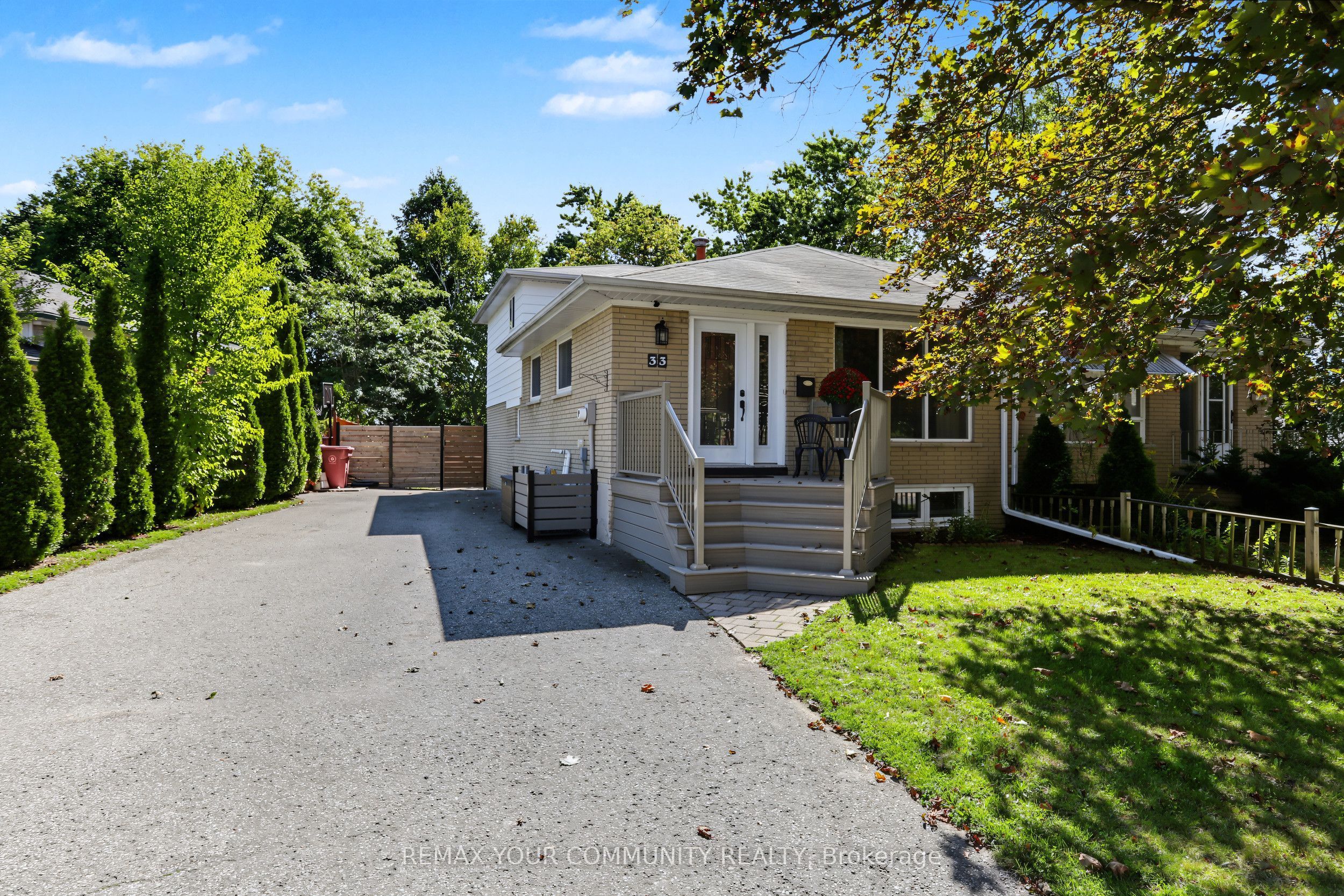 33 McDonald Drive, Aurora, ON L4G 2T4
