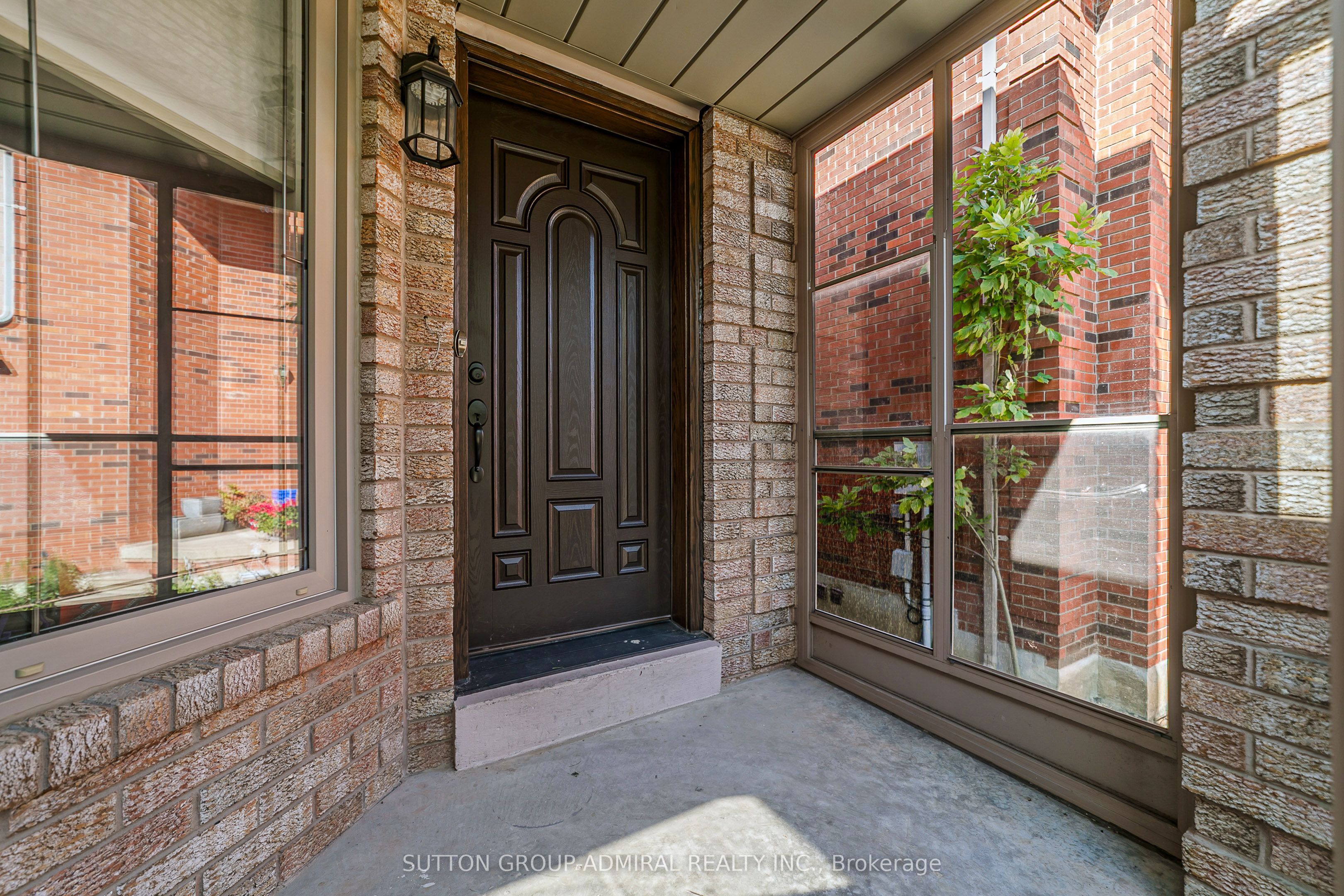 18 Buckhorn Avenue, Richmond Hill, ON L4C 0E3 photo 2