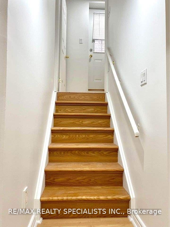 6 Ginger Grove Bsmt, Vaughan, ON L4H 1N7 photo 2