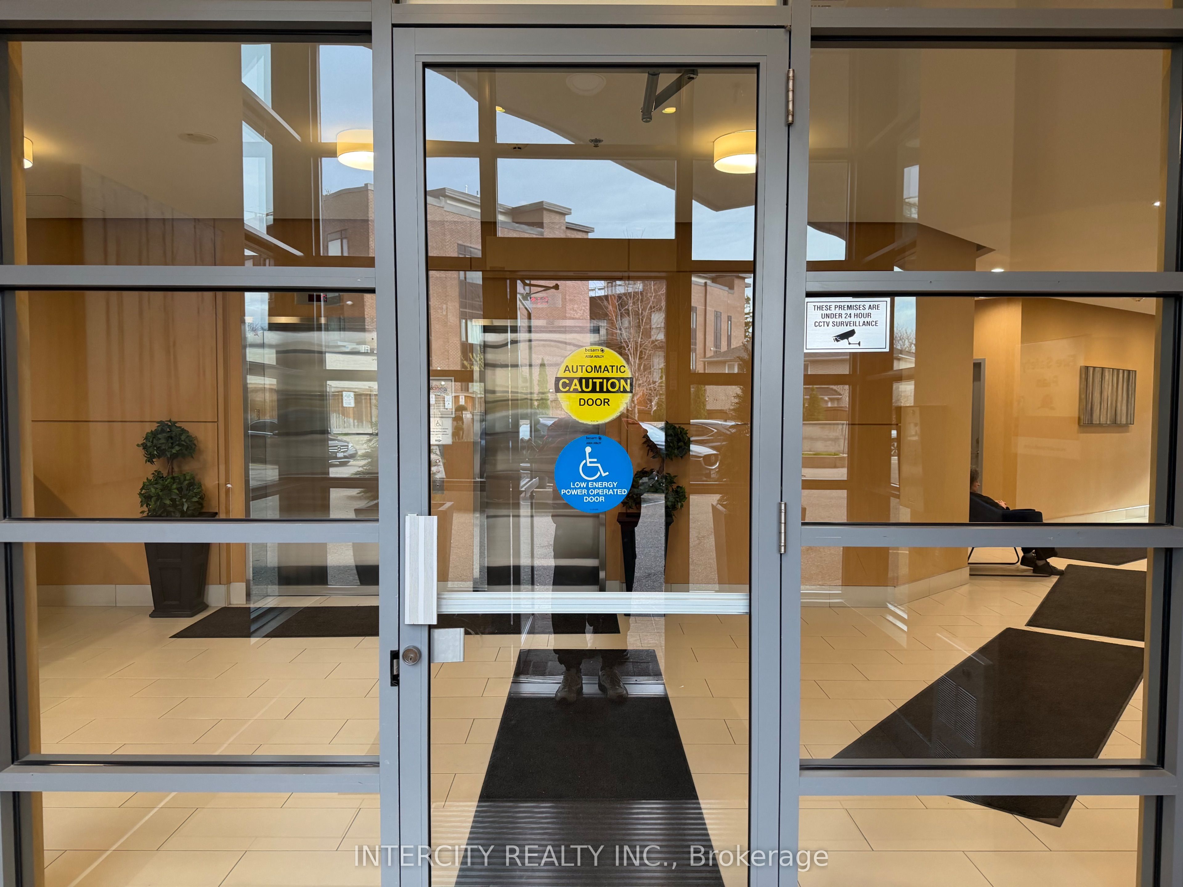 7730 Kipling Avenue 802, Vaughan, ON L4L 1Y9 photo 2