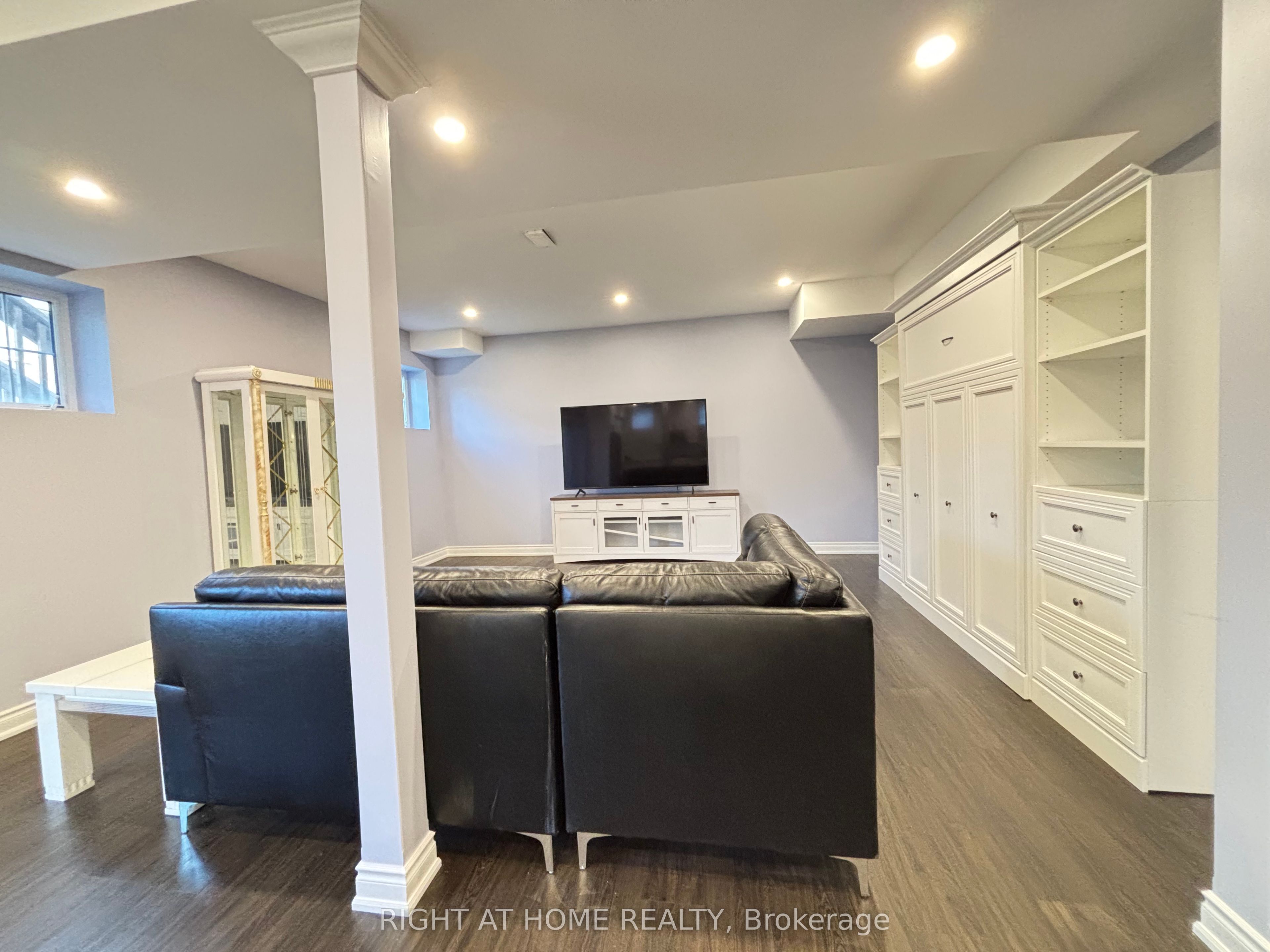 33 Heintzman Crescent Basement, Vaughan, ON L6A 4T8 photo 4