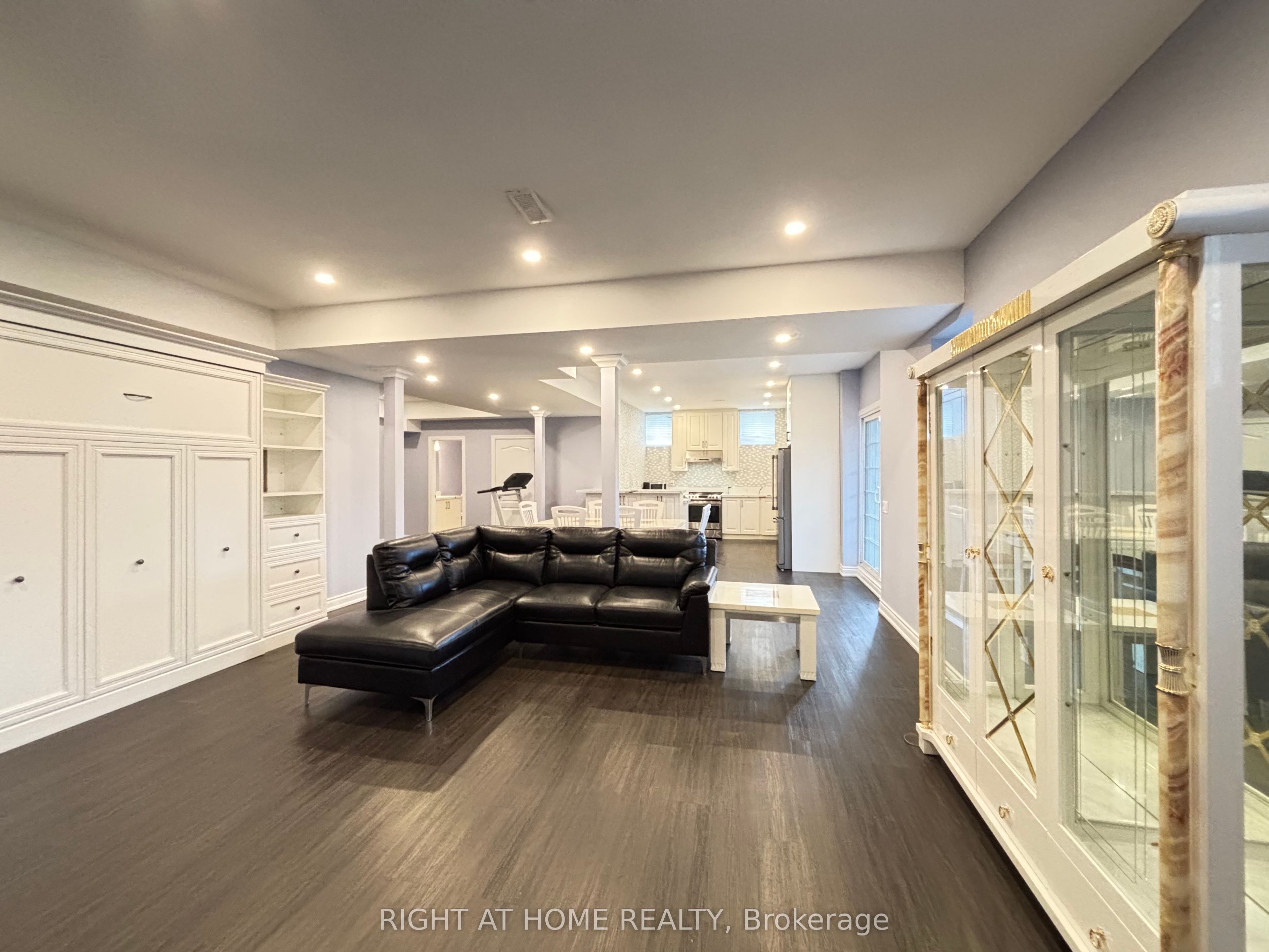 33 Heintzman Crescent Basement, Vaughan, ON L6A 4T8 photo 5