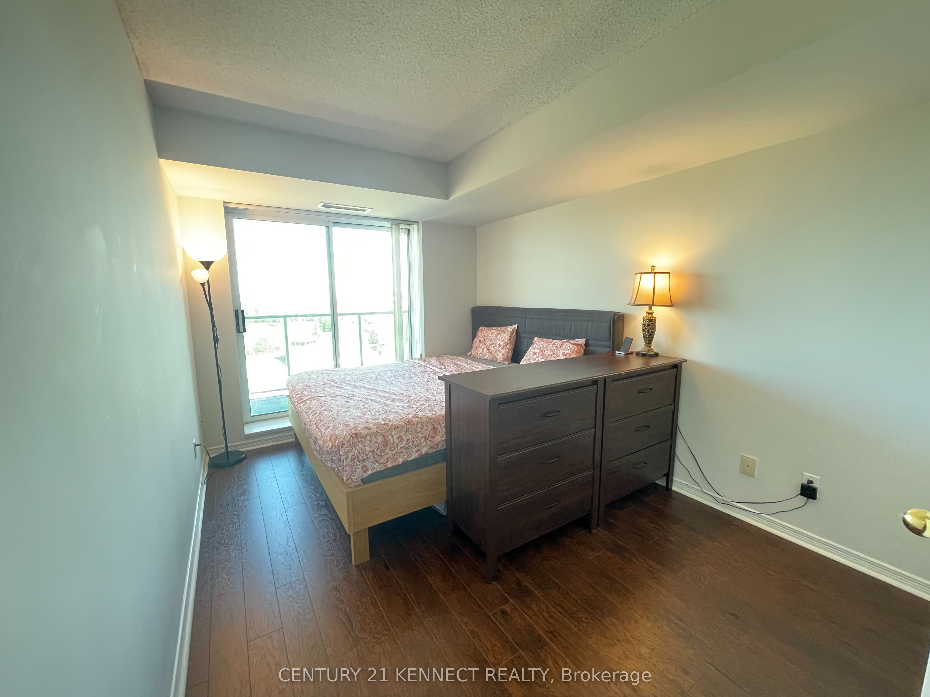 11 Oneida Crescent 707, Richmond Hill, ON L4B 0A1 photo 2