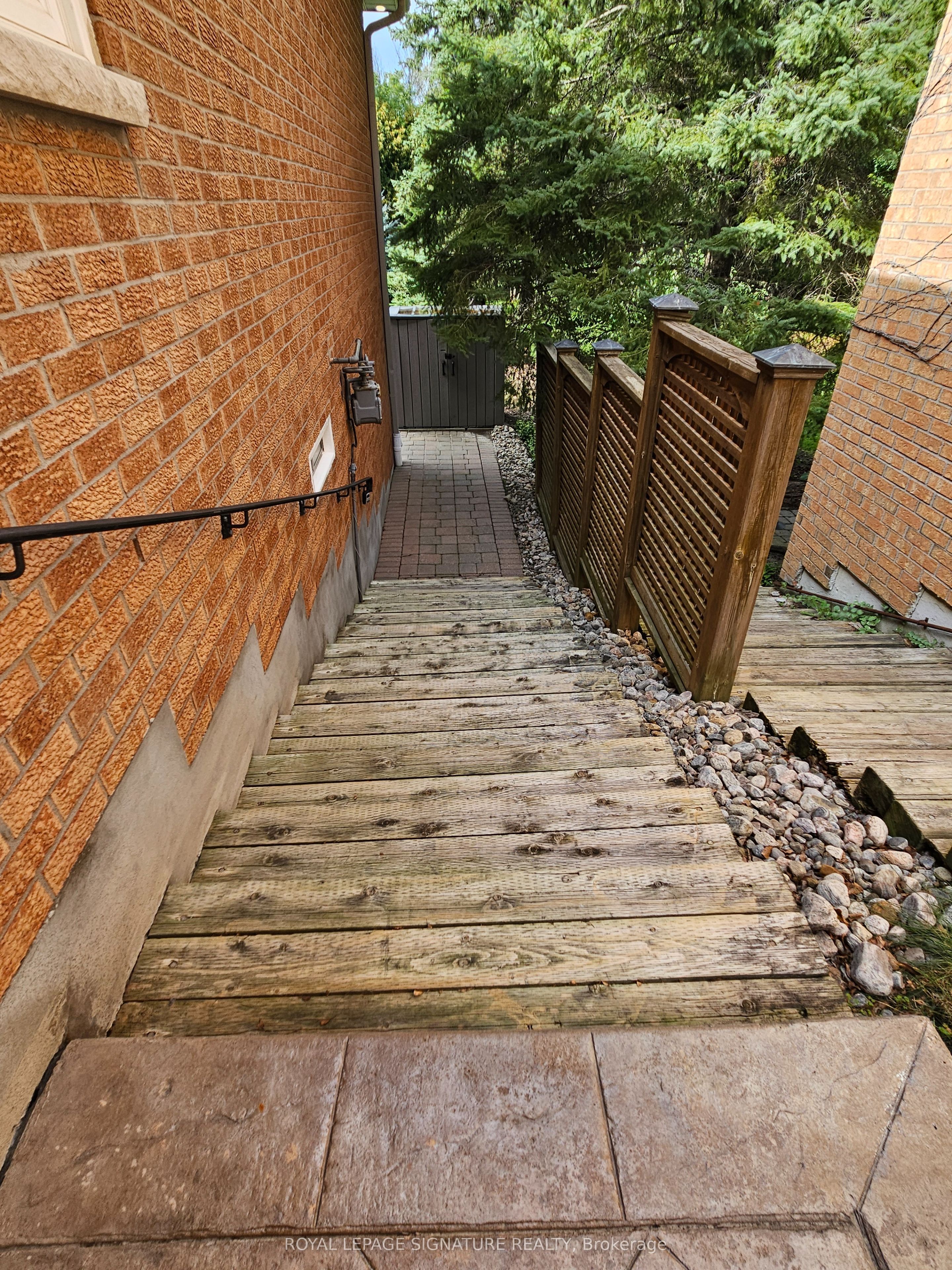 30 Craigleith Crescent Lower, Richmond Hill, ON L4E 2S1 photo 2