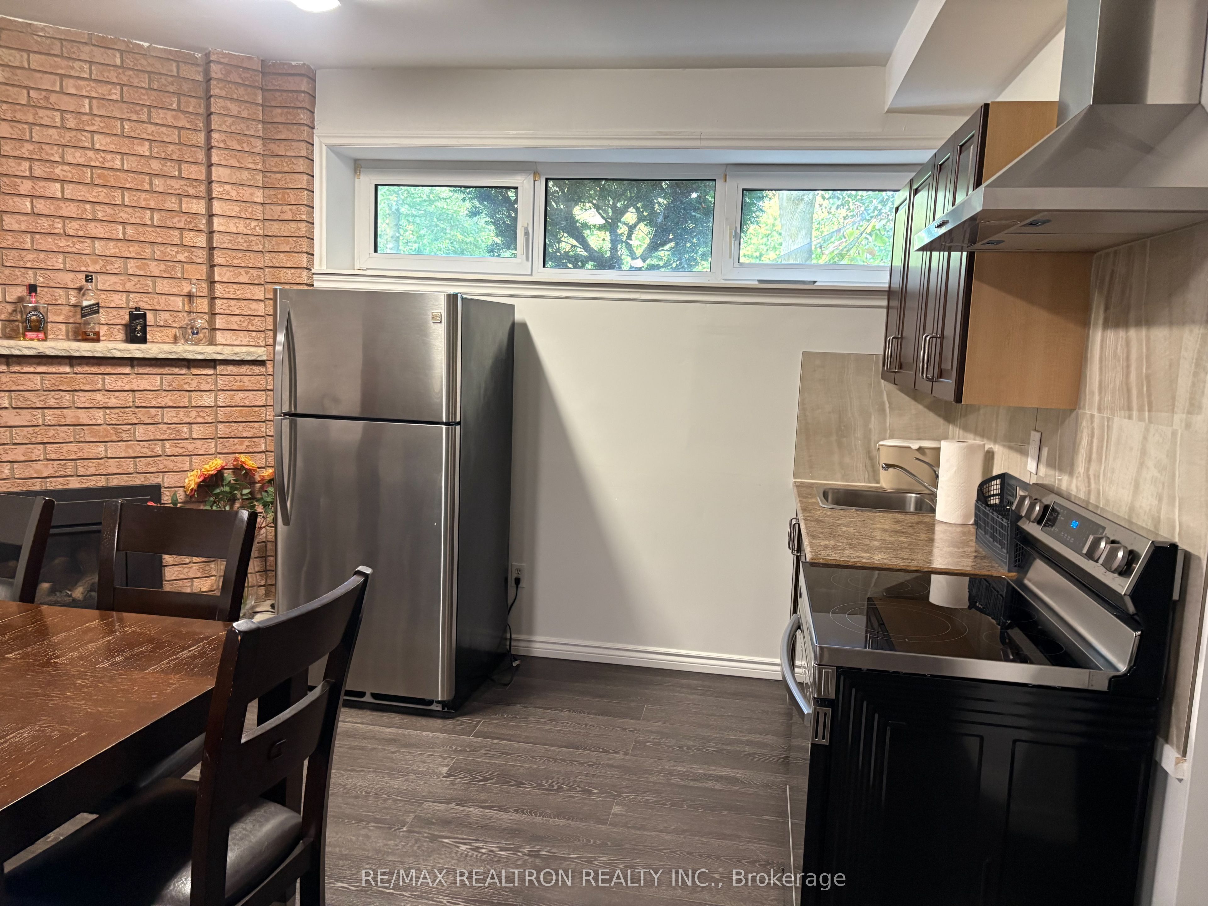 198 Centre Street Lower, Vaughan, ON L4J 1G6