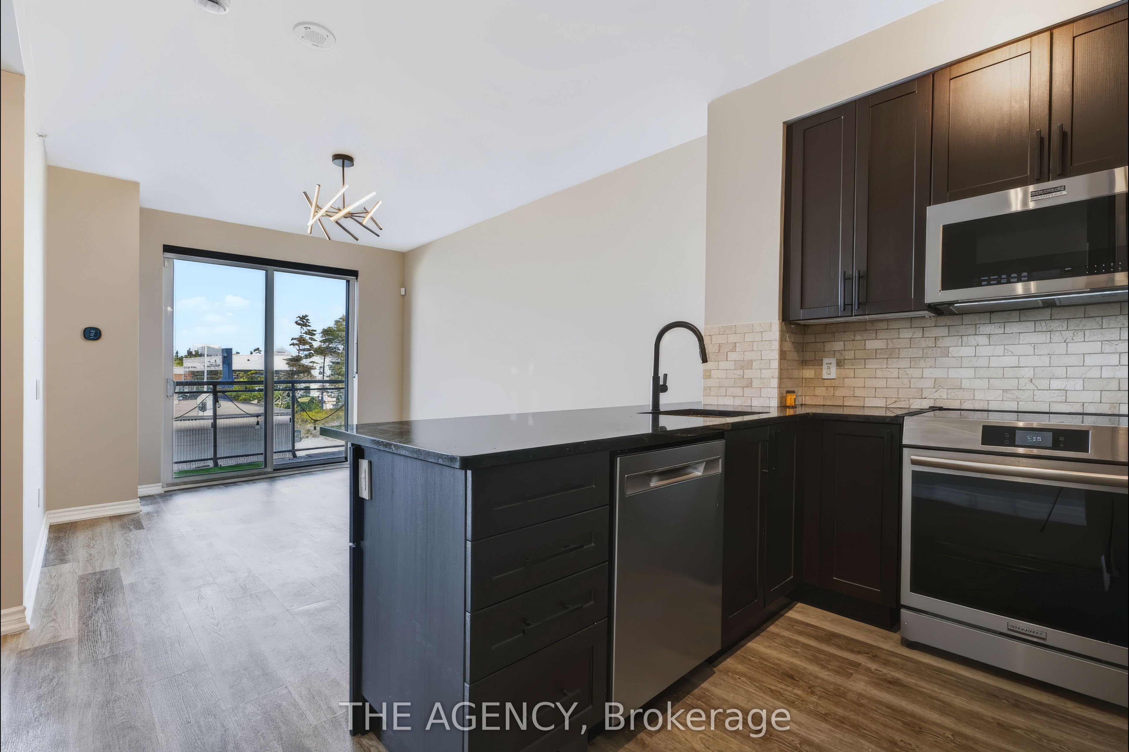 11611 Yonge Street 226, Richmond Hill, ON L4E 3N8 photo 4