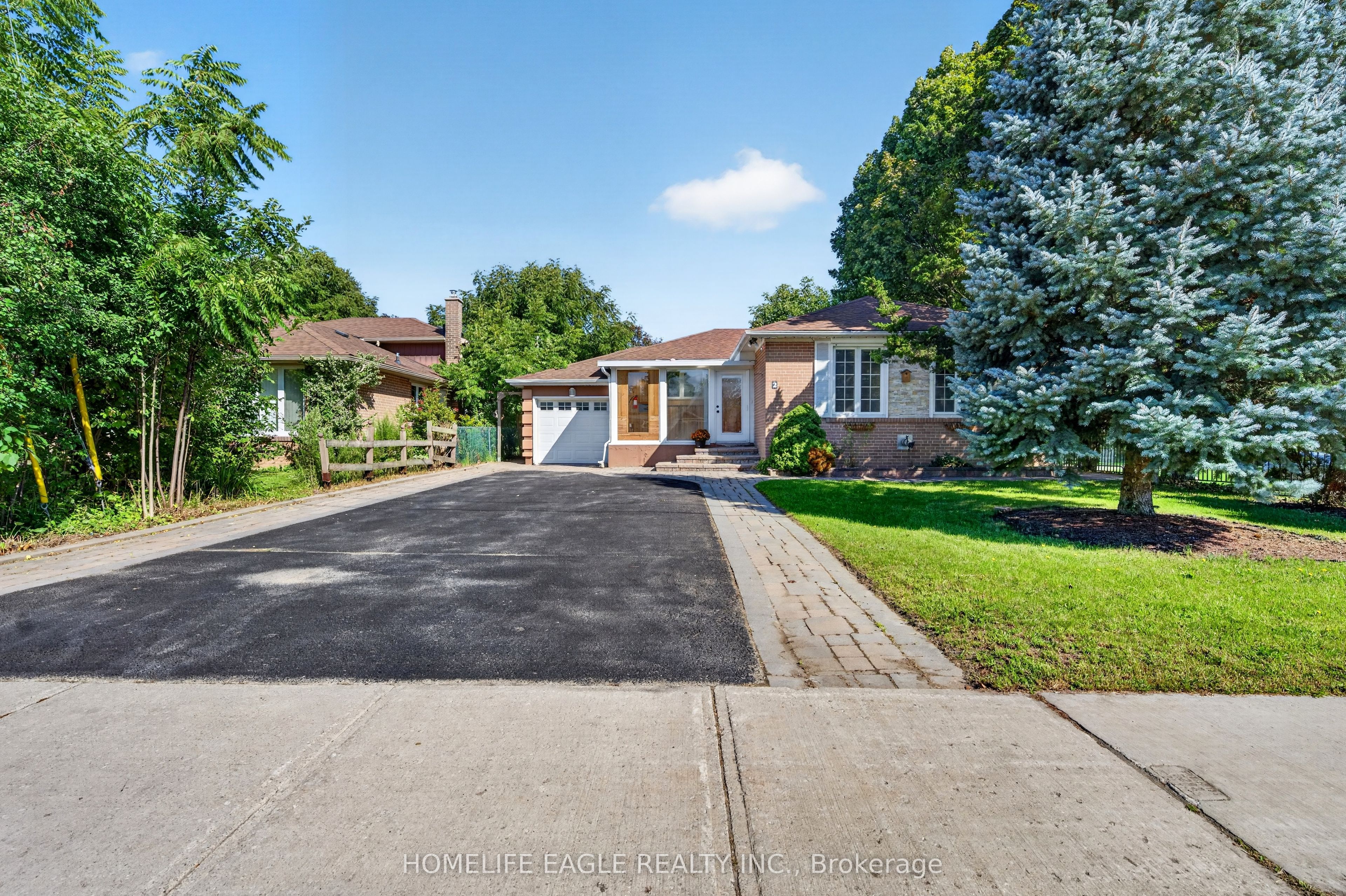 2 Aurora Heights Drive, Aurora, ON L4G 2W4 photo 2