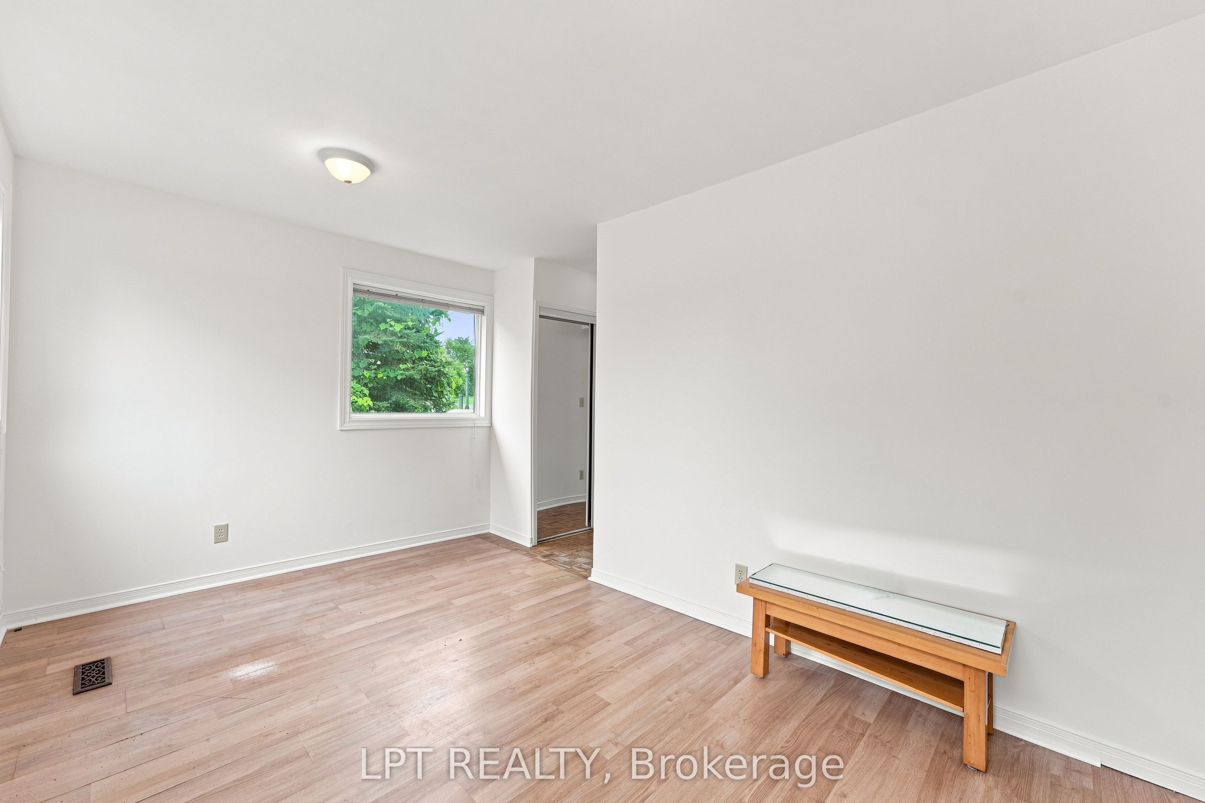 10342 Ravenshoe Road, Georgina, ON L9P 1R2 photo 4