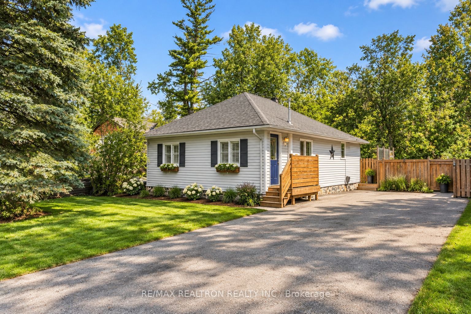 1152 Stoney Point Road, Innisfil, ON L0L 1W0