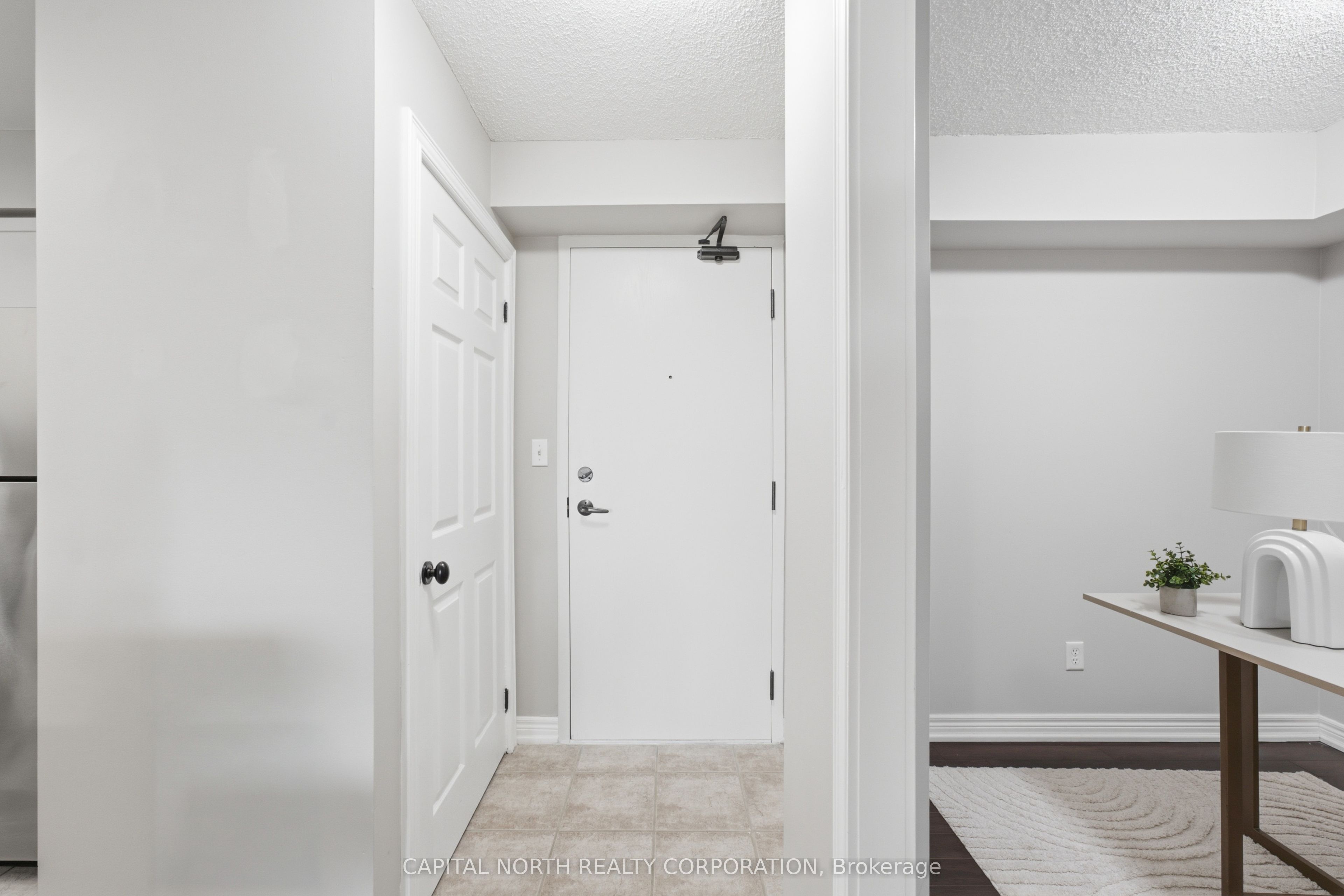 39 Oneida Crescent 711, Richmond Hill, ON L4B 4T9 photo 5