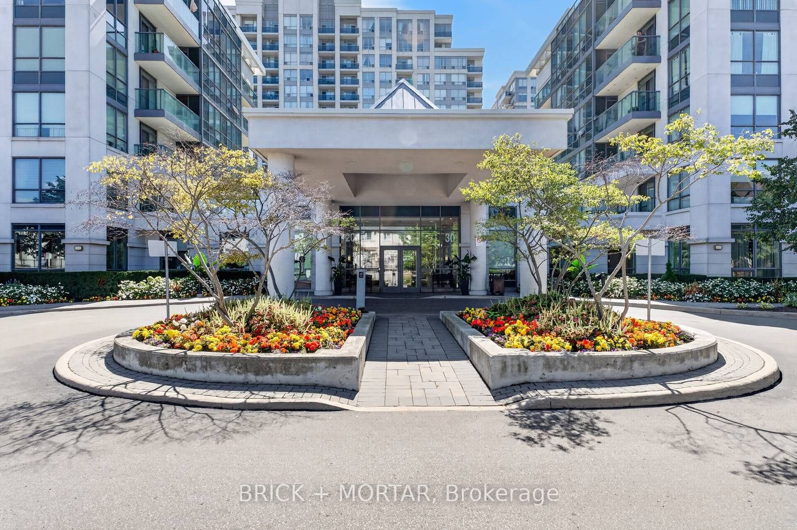 20 North Park Road 110, Vaughan, ON L4J 0G7 photo 3