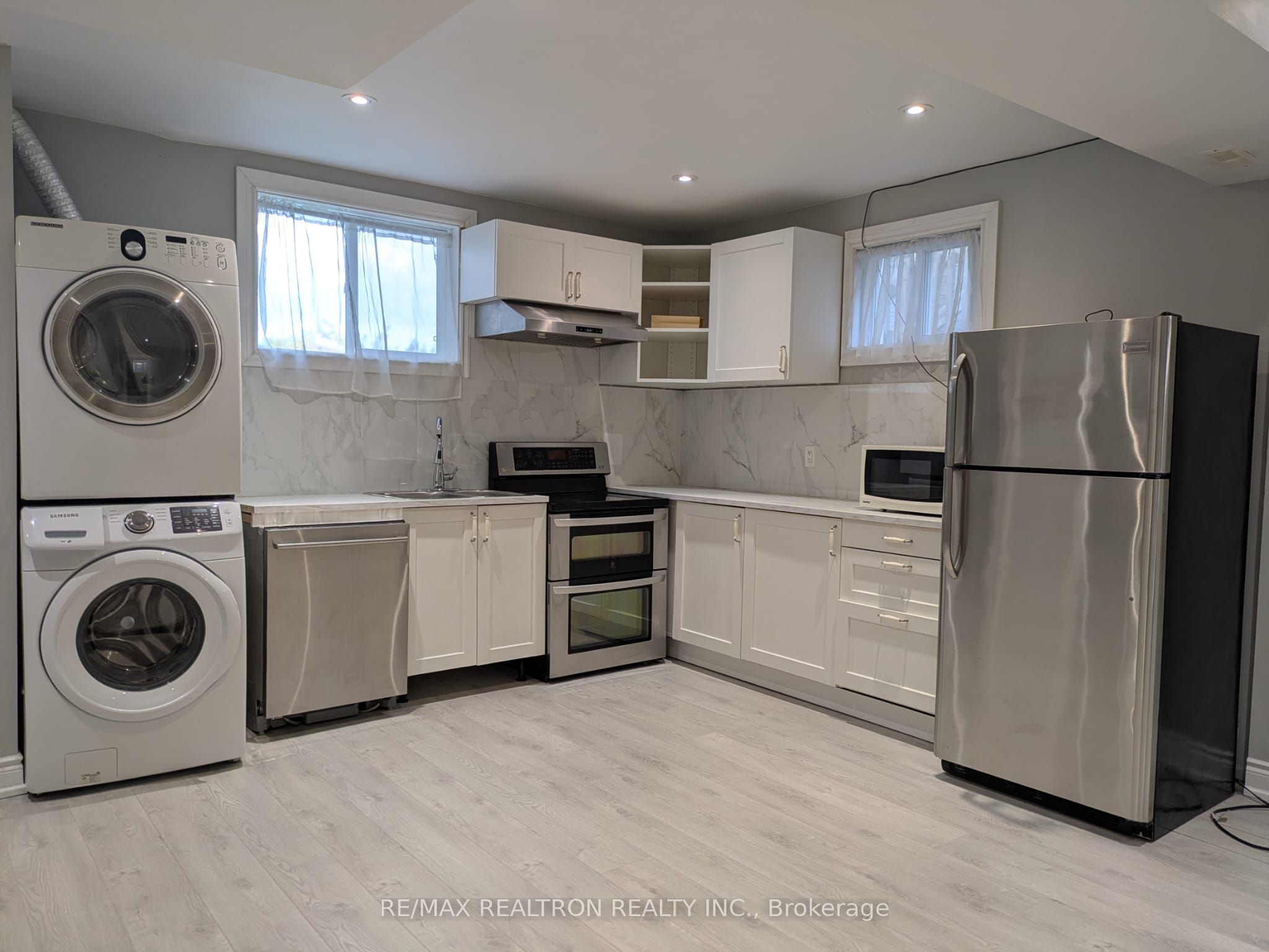 48 Imperial Crescent, Bradford West Gwillimbury, ON L3Z 2N8 photo 3