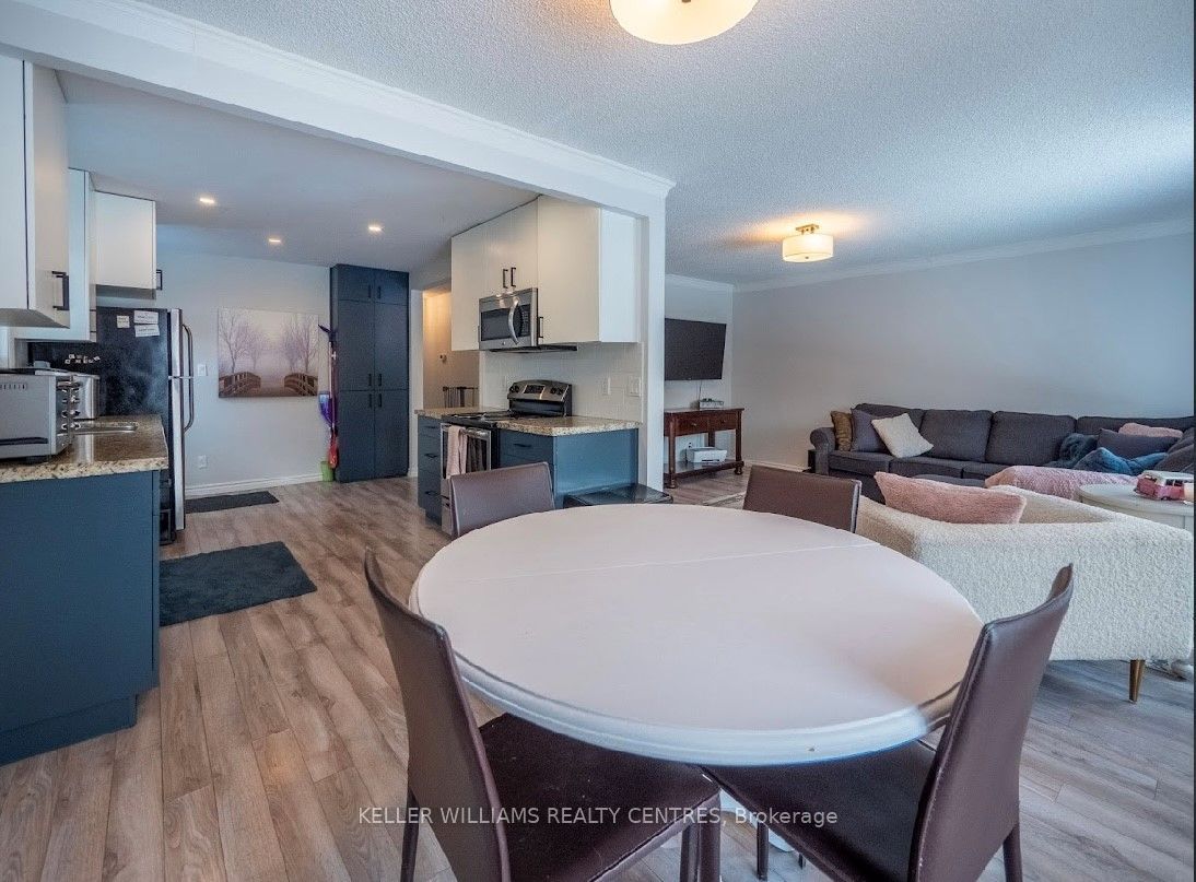 807 Greenfield Crescent Upper, Newmarket, ON L3Y 3B2 photo 4