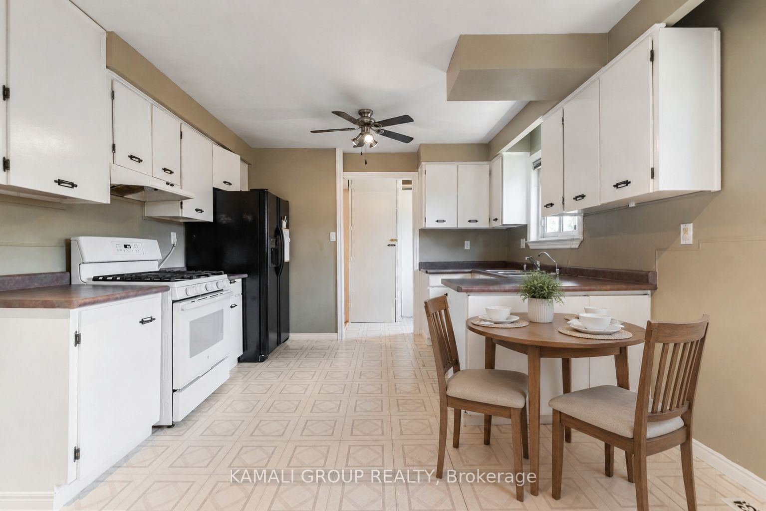 15 Walter Avenue MAIN, Newmarket, ON L3Y 2T2 photo 4