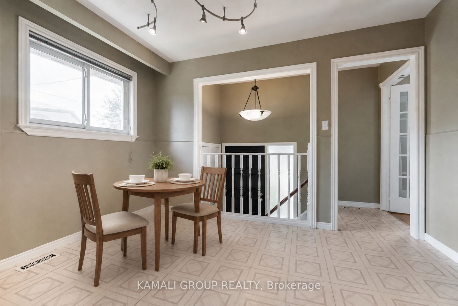 15 Walter Avenue MAIN, Newmarket, ON L3Y 2T2 photo 5