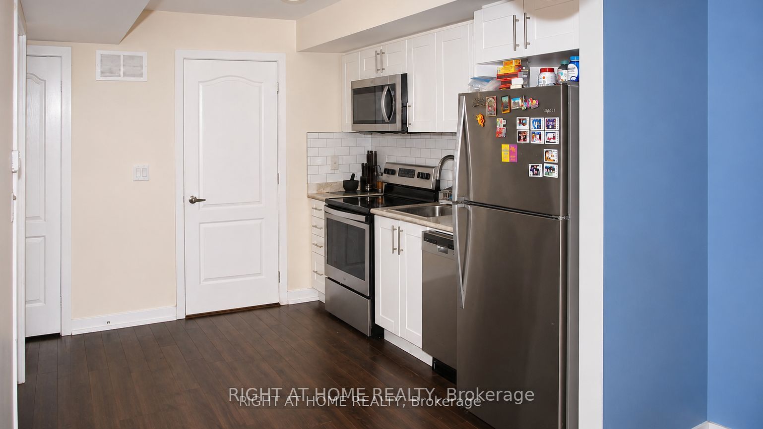 10 Westmeath Lane 2216, Markham, ON L6B 1N5 photo 3