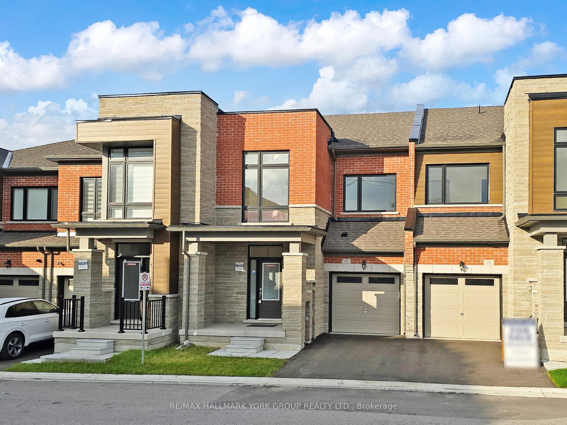 42 Blick Crescent, Aurora, ON L4G 4A6 photo 2