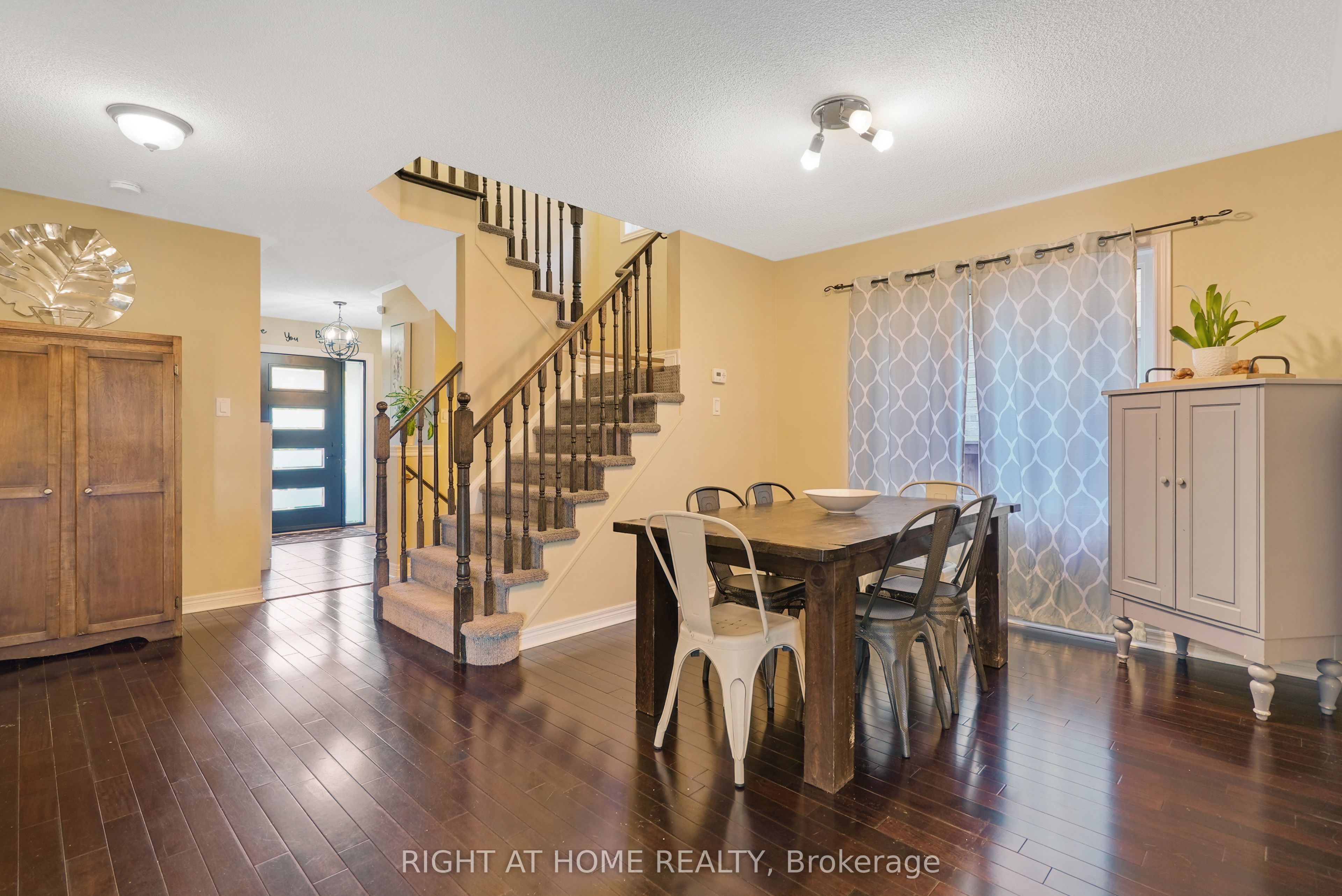 15 Sundragon Trail, Bradford West Gwillimbury, ON L3Z 0H4 photo 3