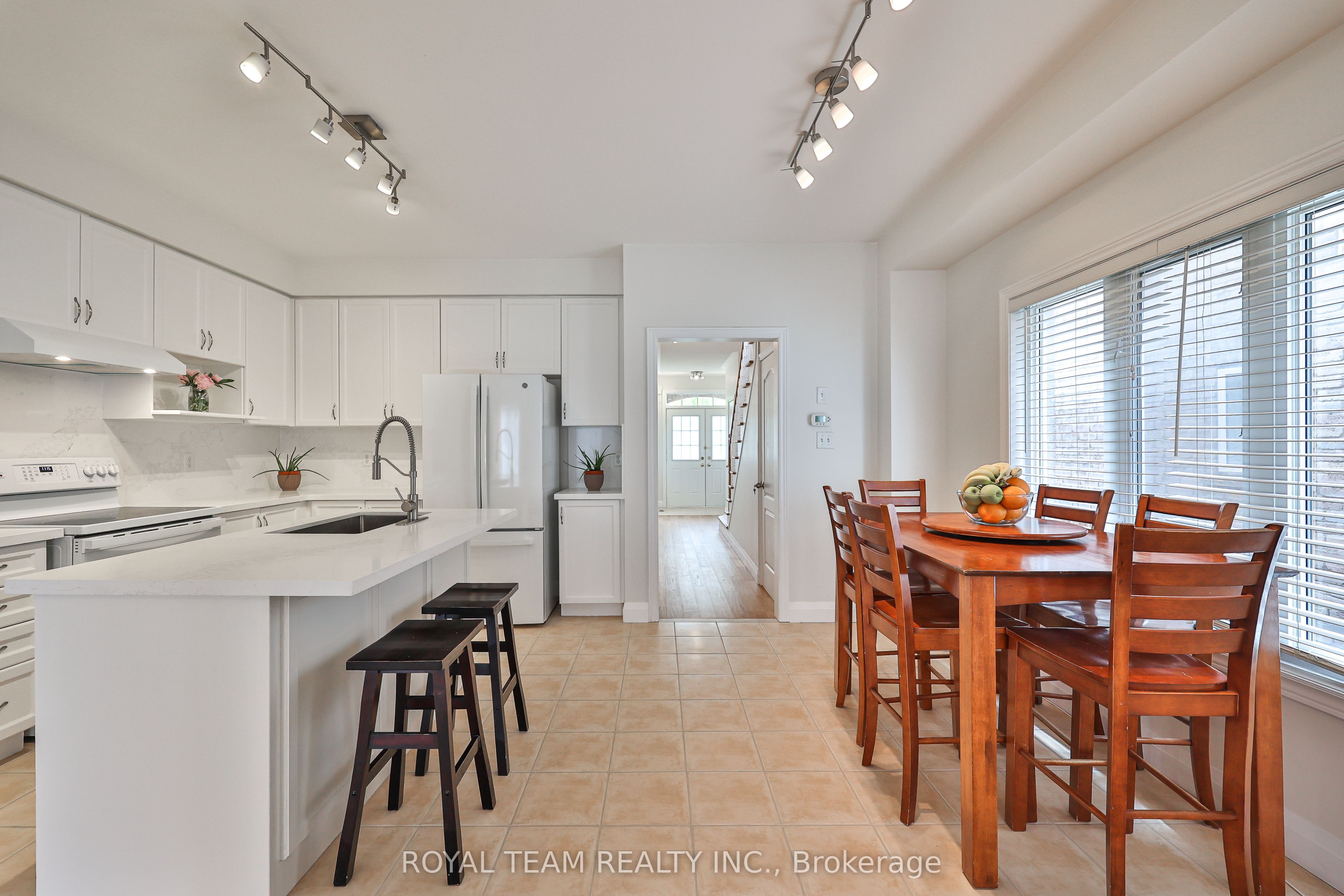 12 Spring Arbour Road, Vaughan, ON L4J 0B7 photo 4