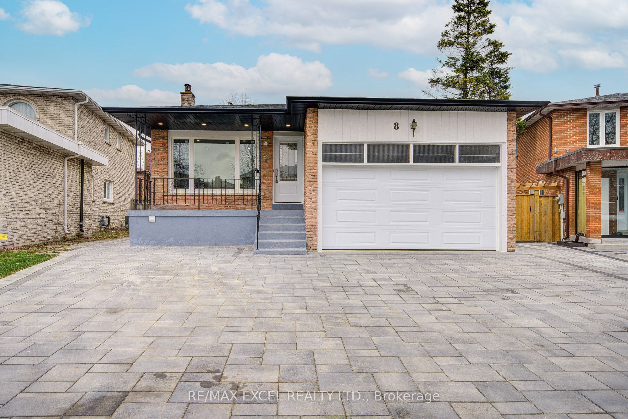 8 Simsbury Court, Markham, ON L3R 3G7