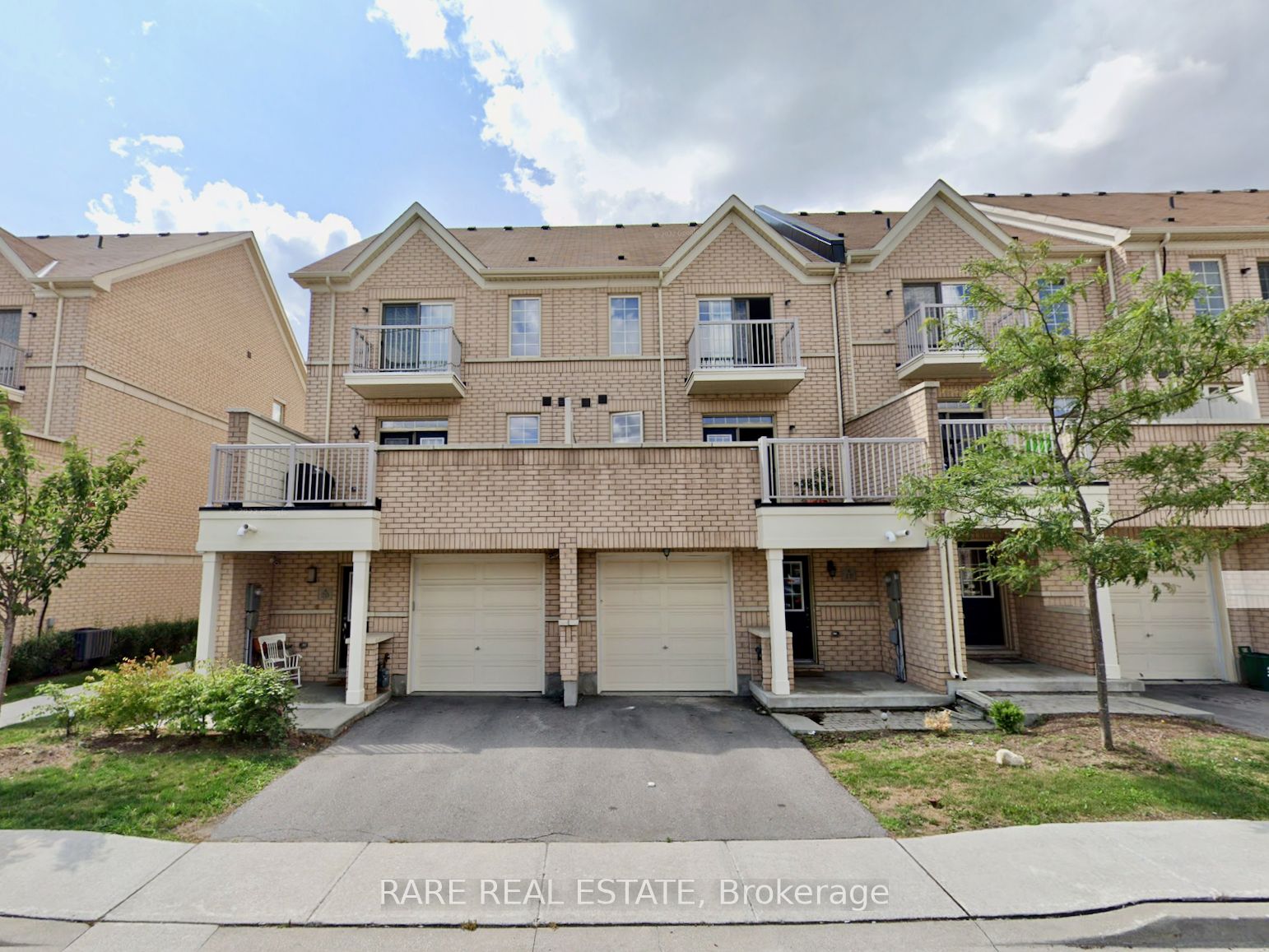 18 Cathedral High Street 2, Markham, ON L6C 0P2