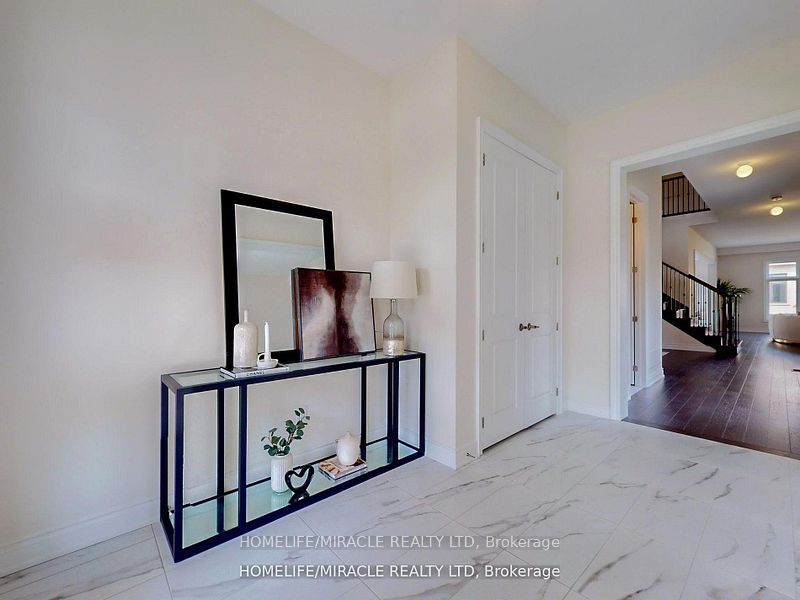 25 Joiner Circle, Whitchurch-Stouffville, ON L4A 4W9 photo 3