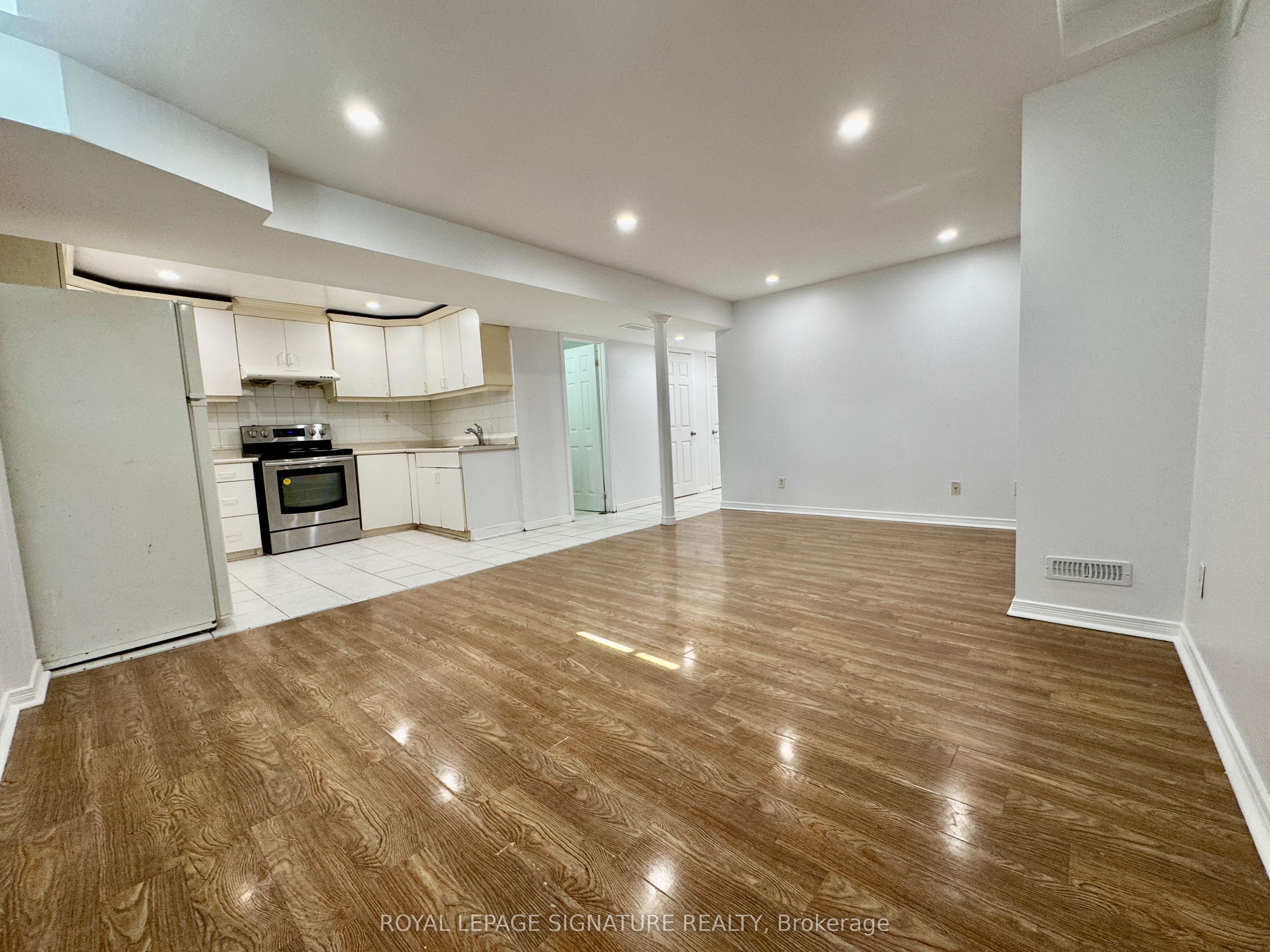 7 Timbers Circle Bsmt, Markham, ON L3S 1G1 photo 3