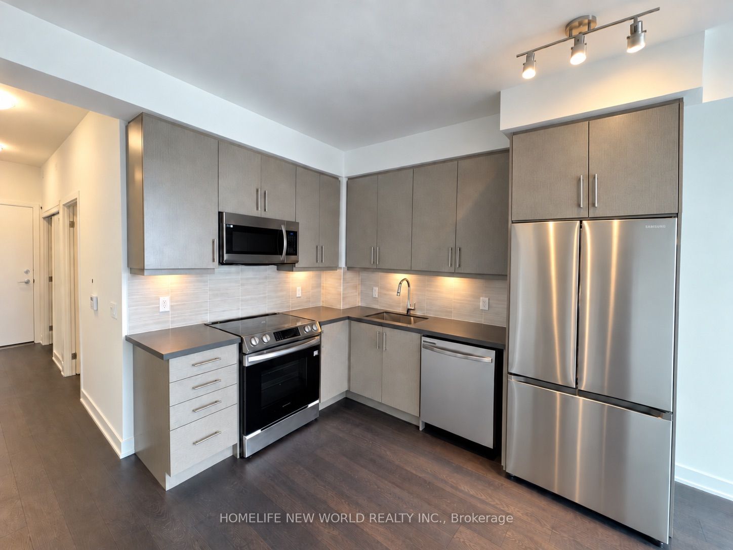 105 Oneida Crescent S 1209, Richmond Hill, ON L4B 0H6 photo 2