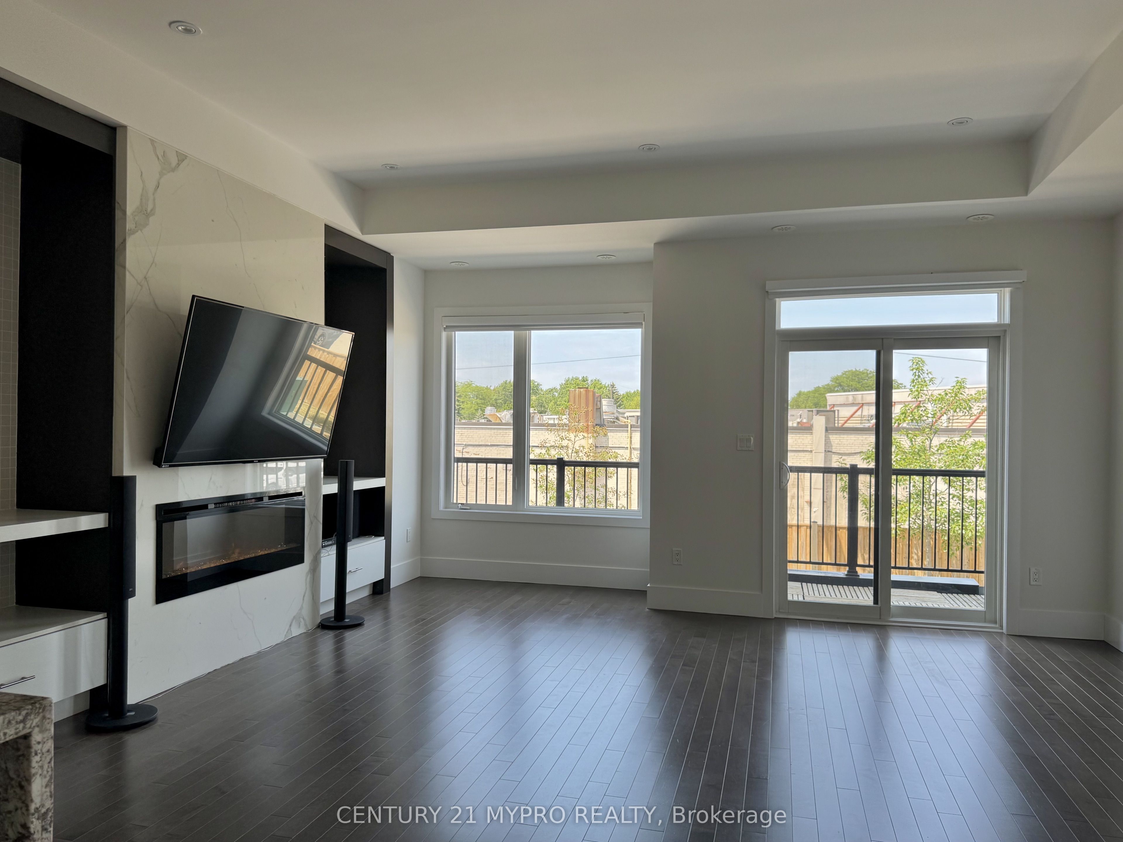 12 Ambler Lane 87, Richmond Hill, ON L4C 0Z8 photo 4