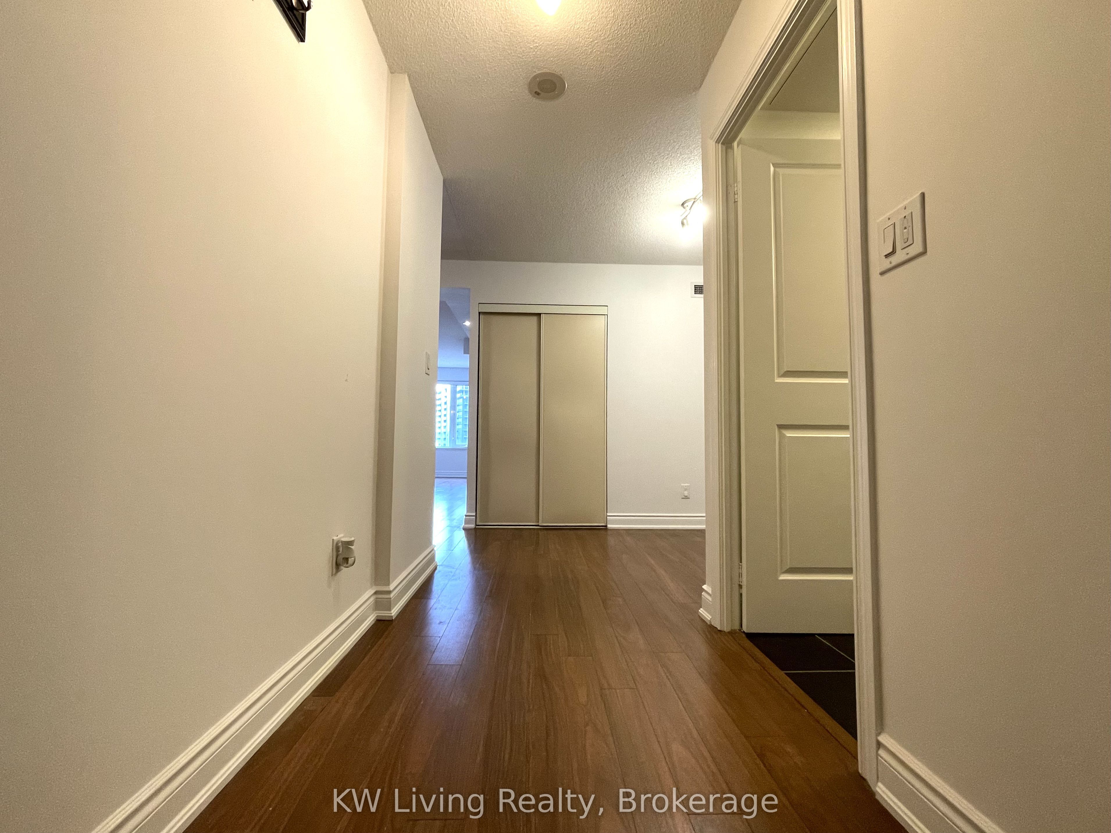 233 South Park Road 501, Markham, ON L3T 0B3 photo 2