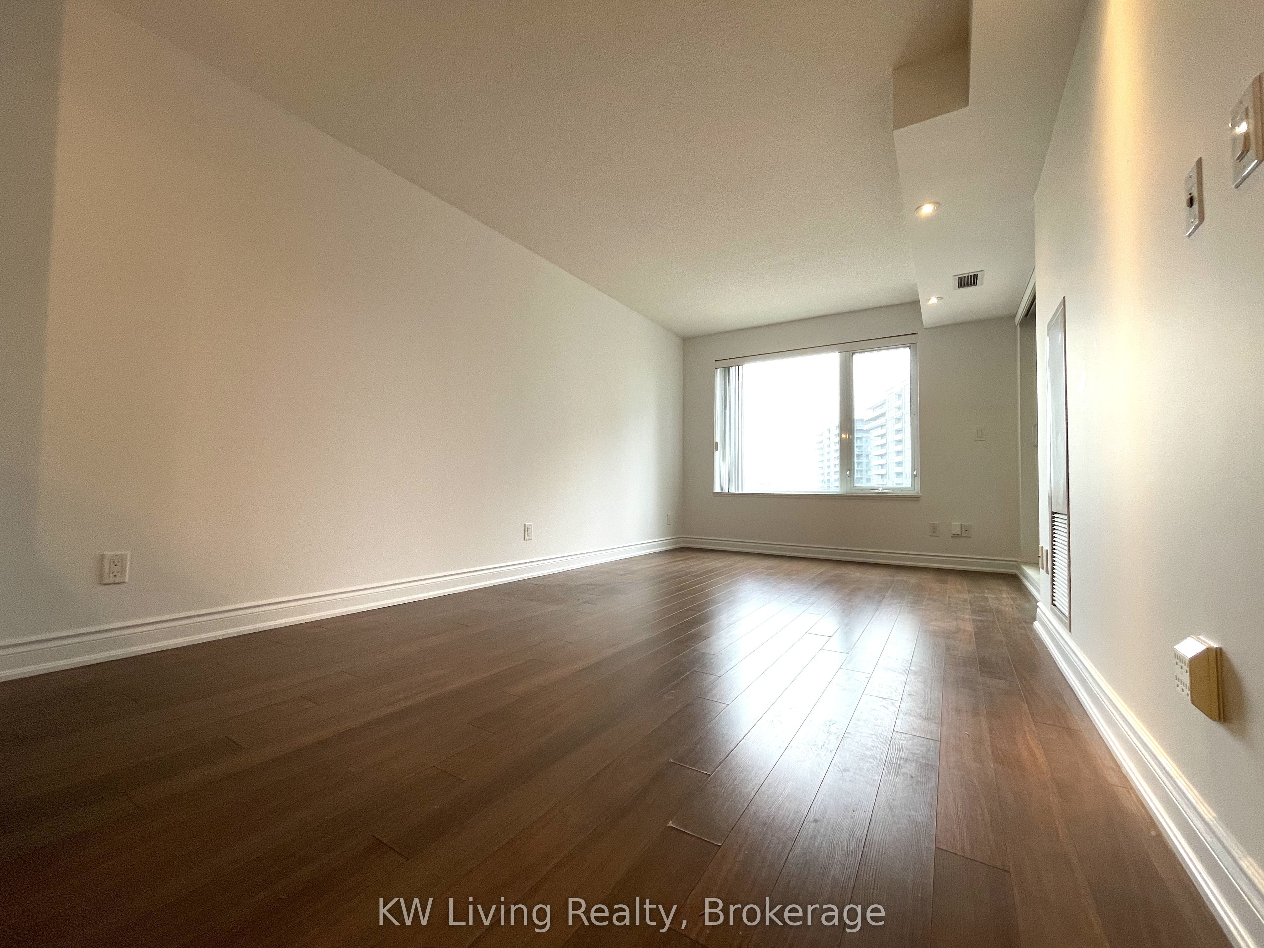 233 South Park Road 501, Markham, ON L3T 0B3 photo 3