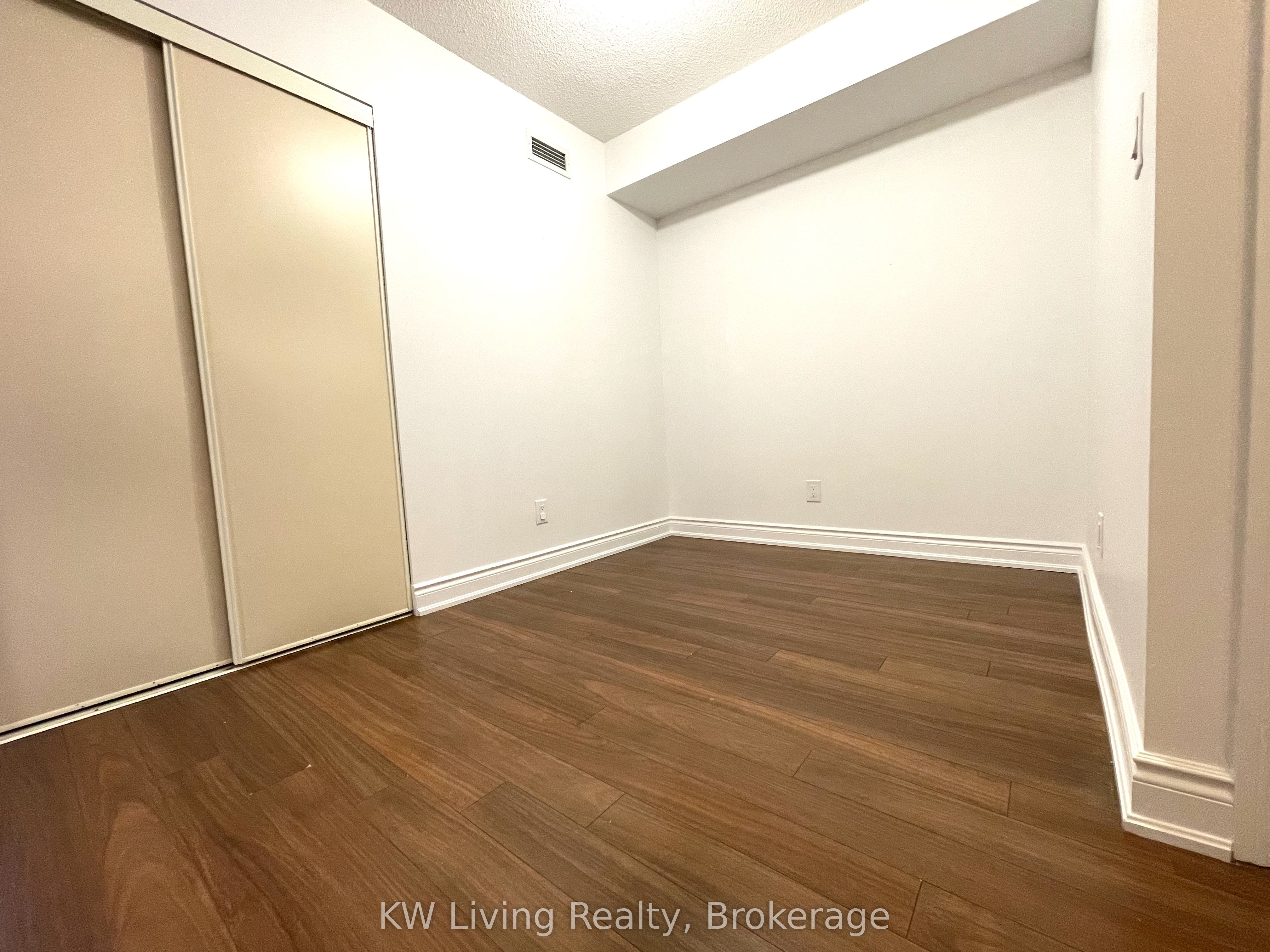 233 South Park Road 501, Markham, ON L3T 0B3 photo 5
