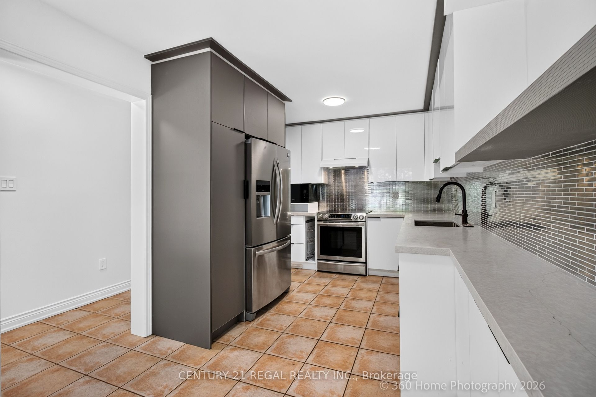 352 Flagstone Way, Newmarket, ON L3X 2R3 photo 4