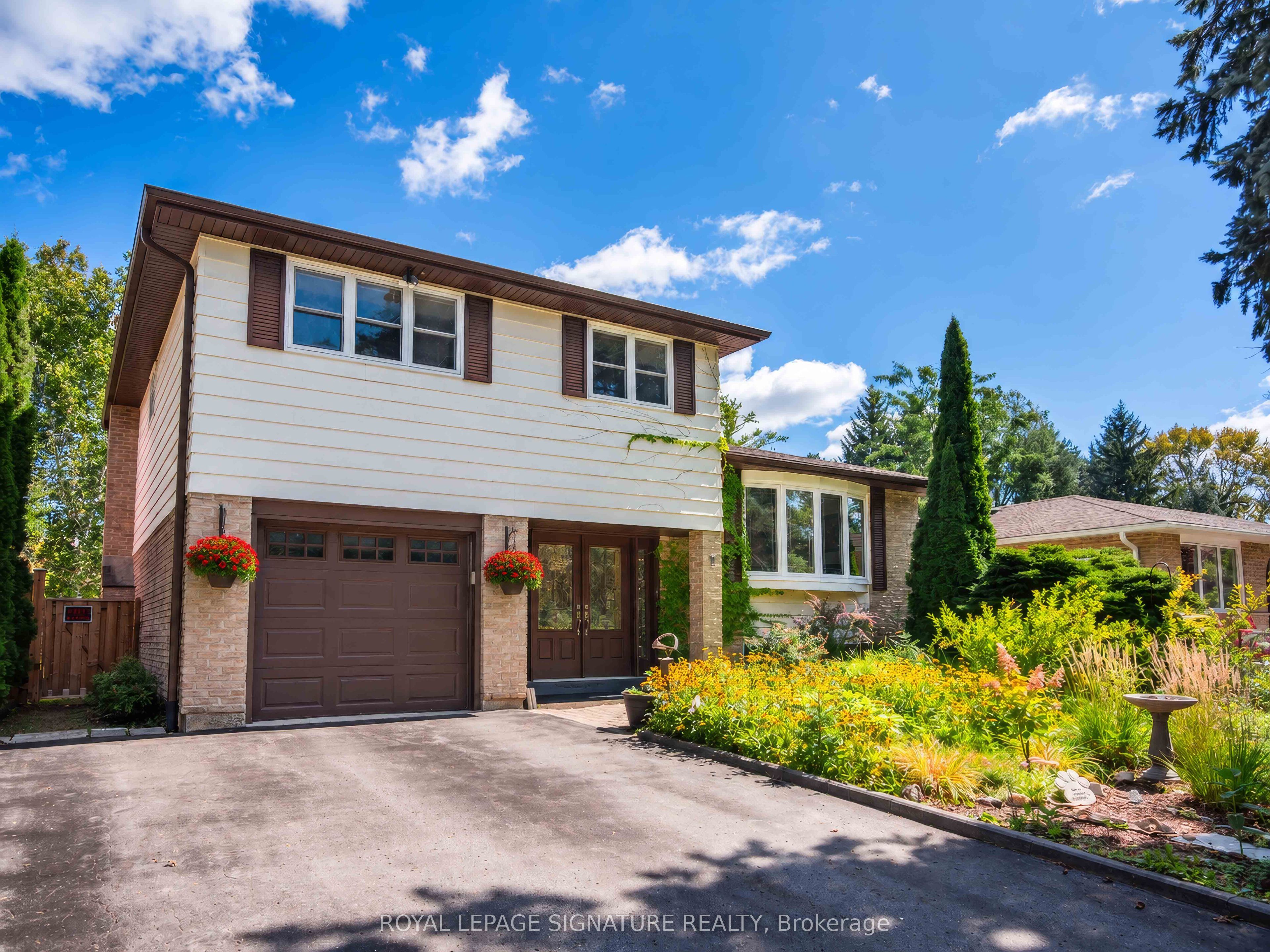 9 Birch Court, Aurora, ON L4G 3K1 photo 2