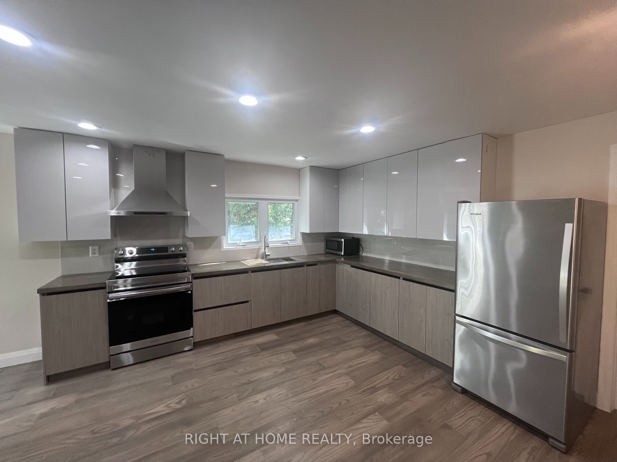 379 The Queensway Road S, Georgina, ON L4P 2C4 photo 4