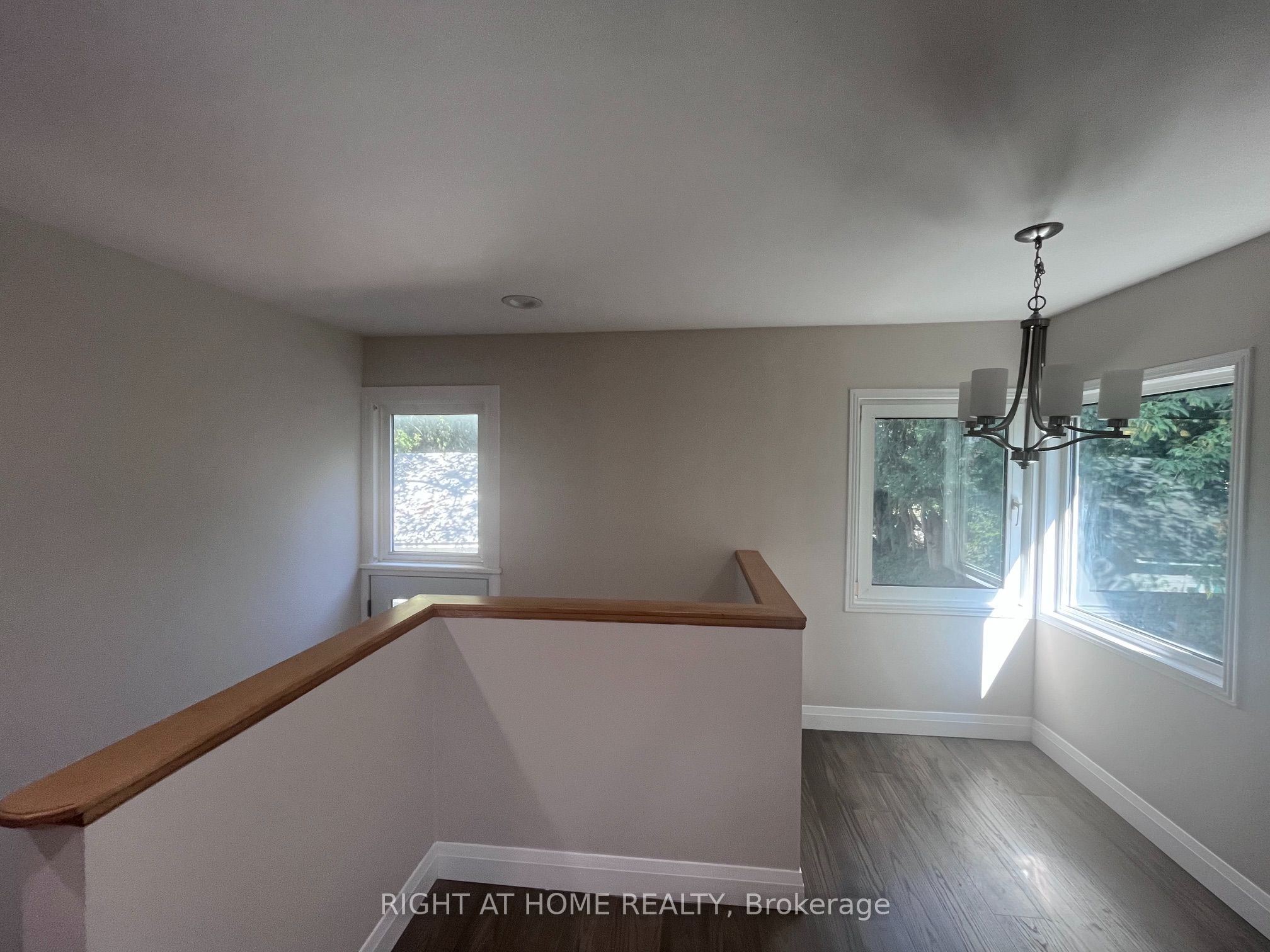 379 The Queensway Road S, Georgina, ON L4P 2C4 photo 5
