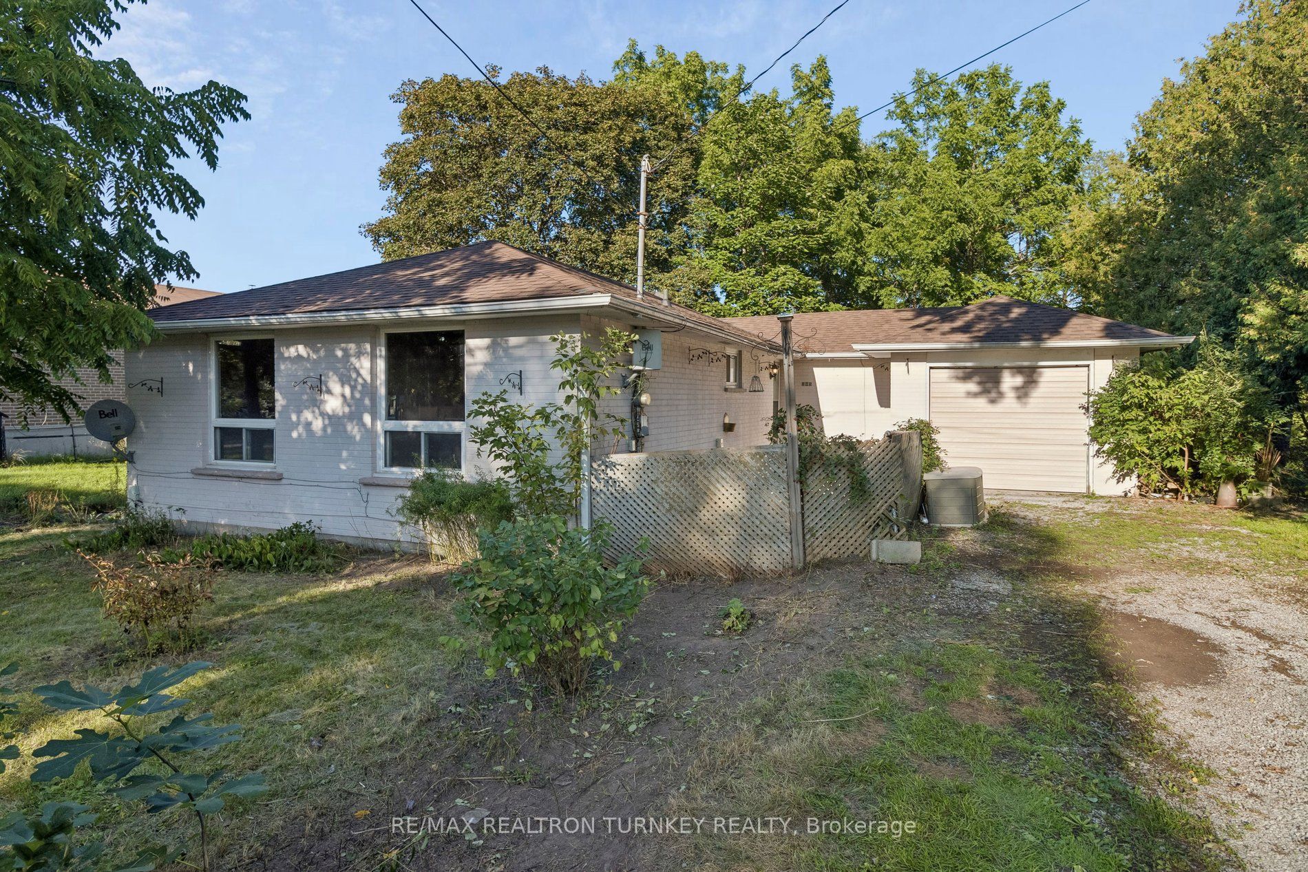 105 Bolton Avenue, Newmarket, ON L3Y 2X3 photo 2