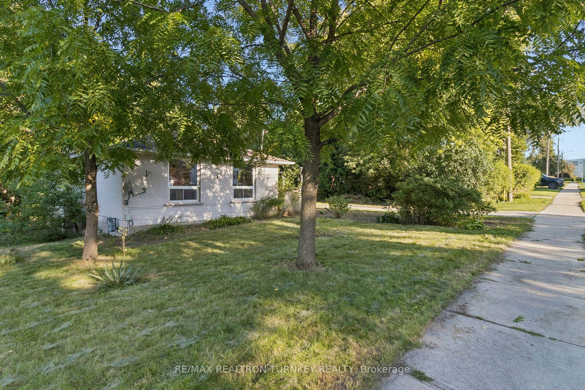 105 Bolton Avenue, Newmarket, ON L3Y 2X3 photo 4