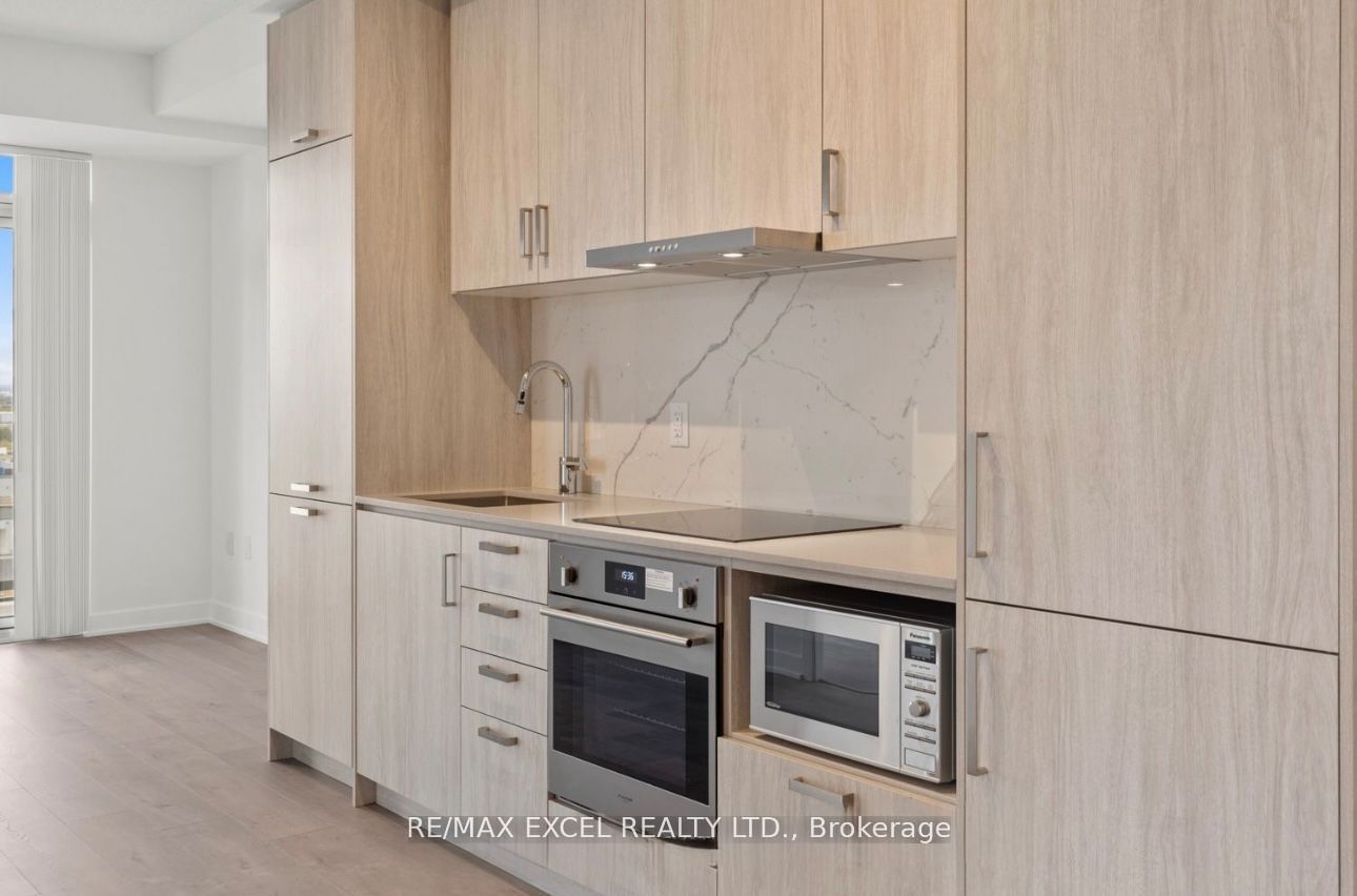 60 Honeycrisp Crescent 820, Vaughan, ON L4K 0N5 photo 5