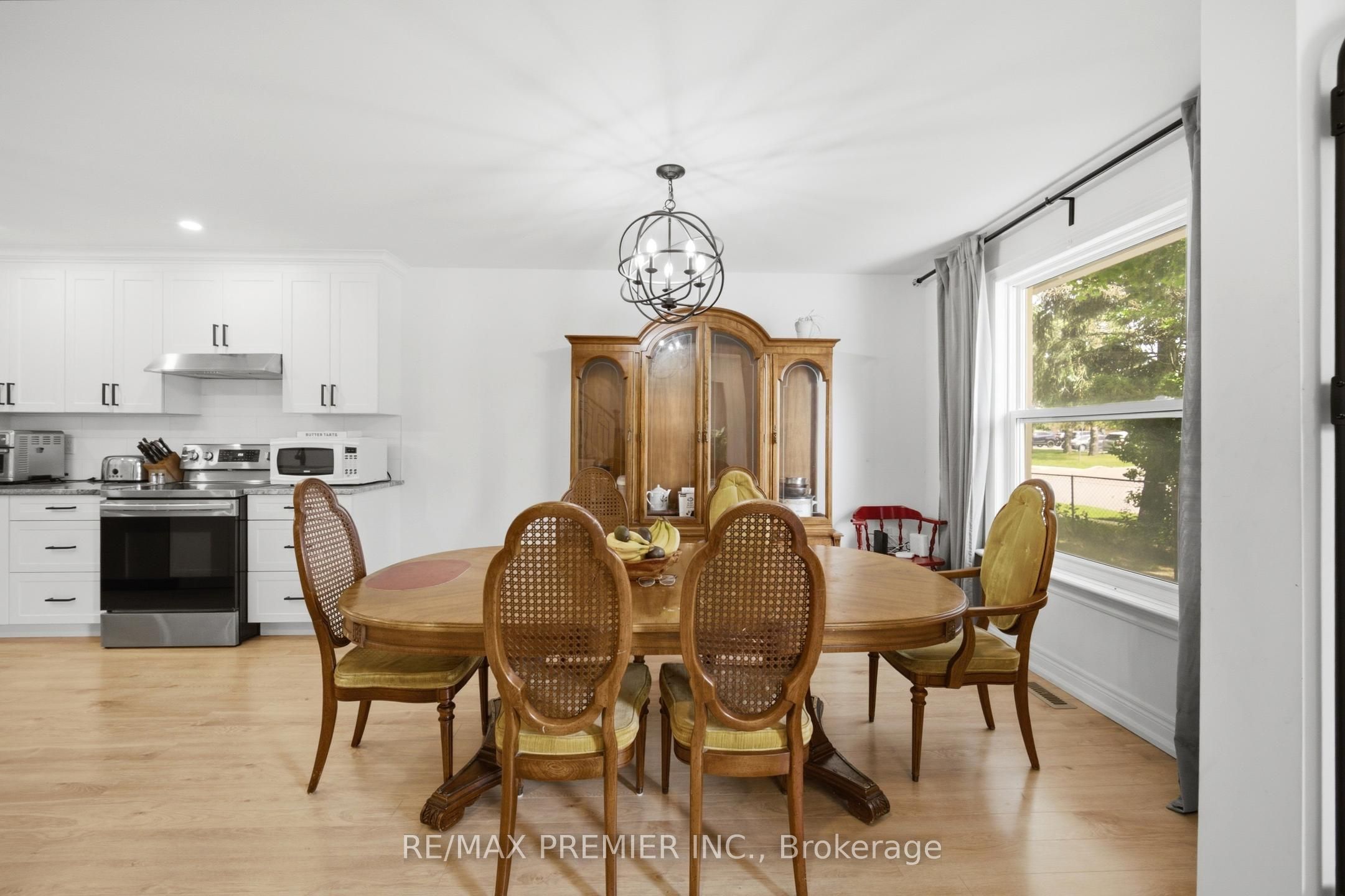 115 William Roe Boulevard, Newmarket, ON L3Y 1B1 photo 3