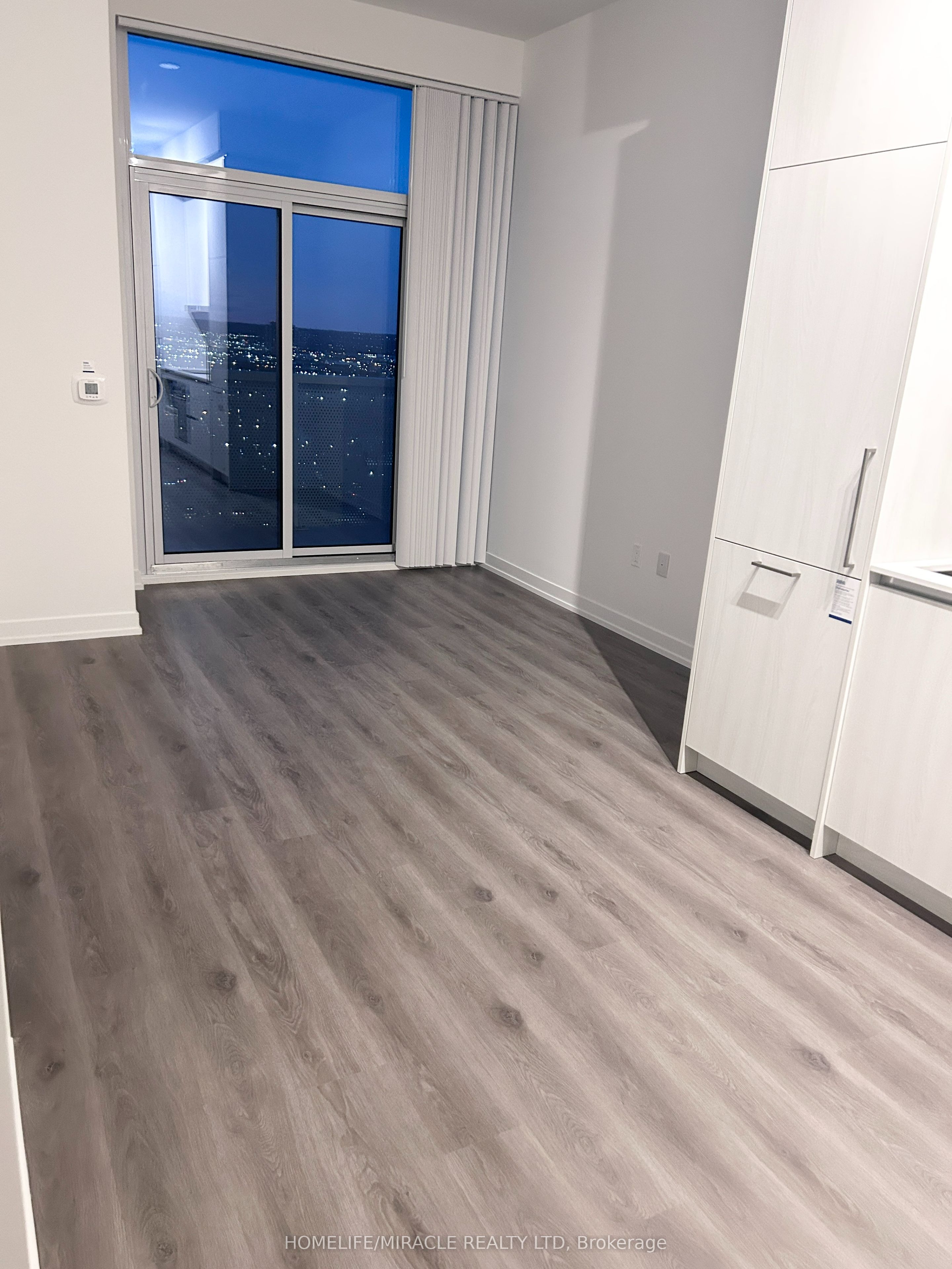 225 Commerce Street 3708, Vaughan, ON L4K 5Z7 photo 2