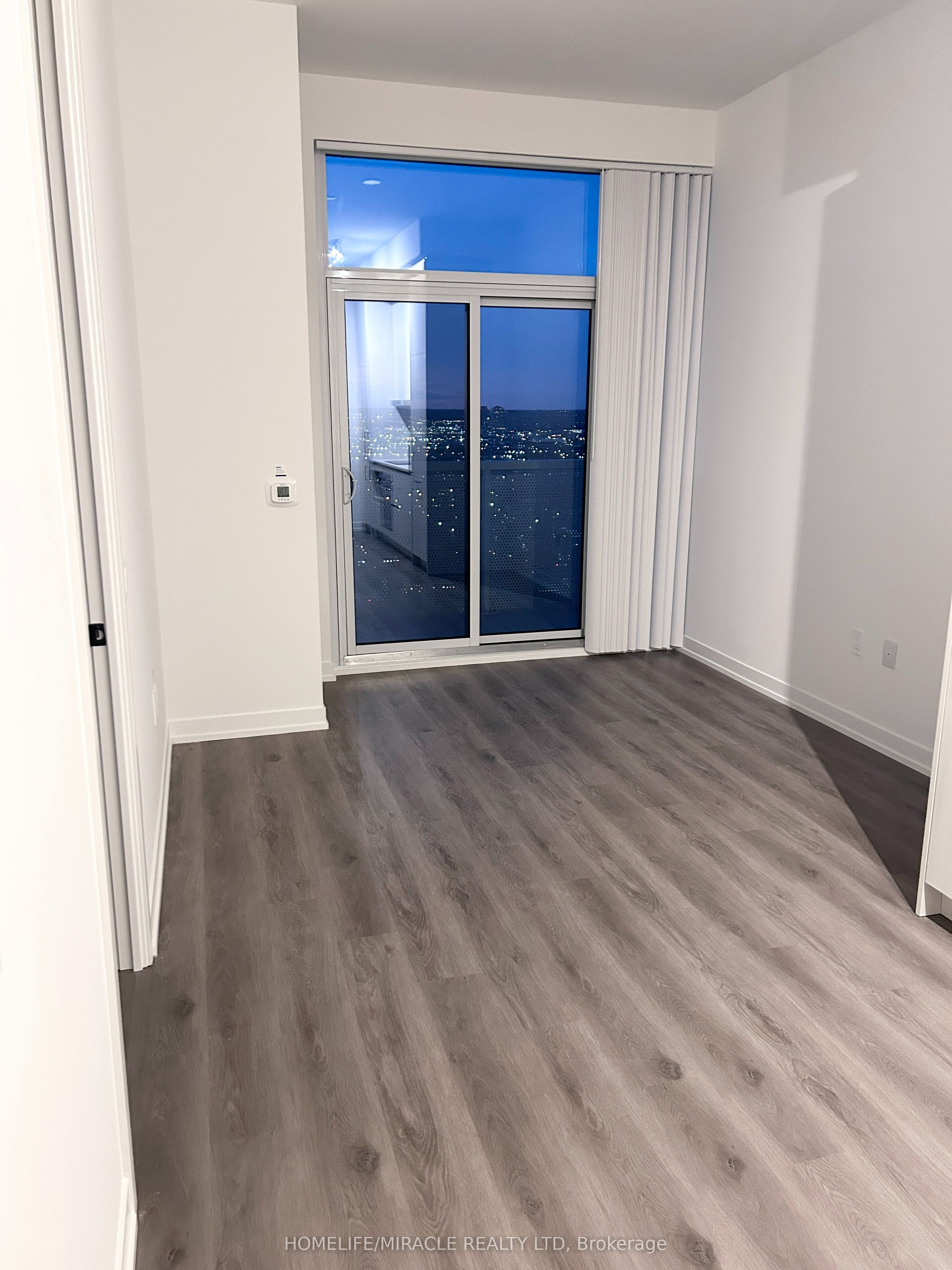 225 Commerce Street 3708, Vaughan, ON L4K 5Z7 photo 3