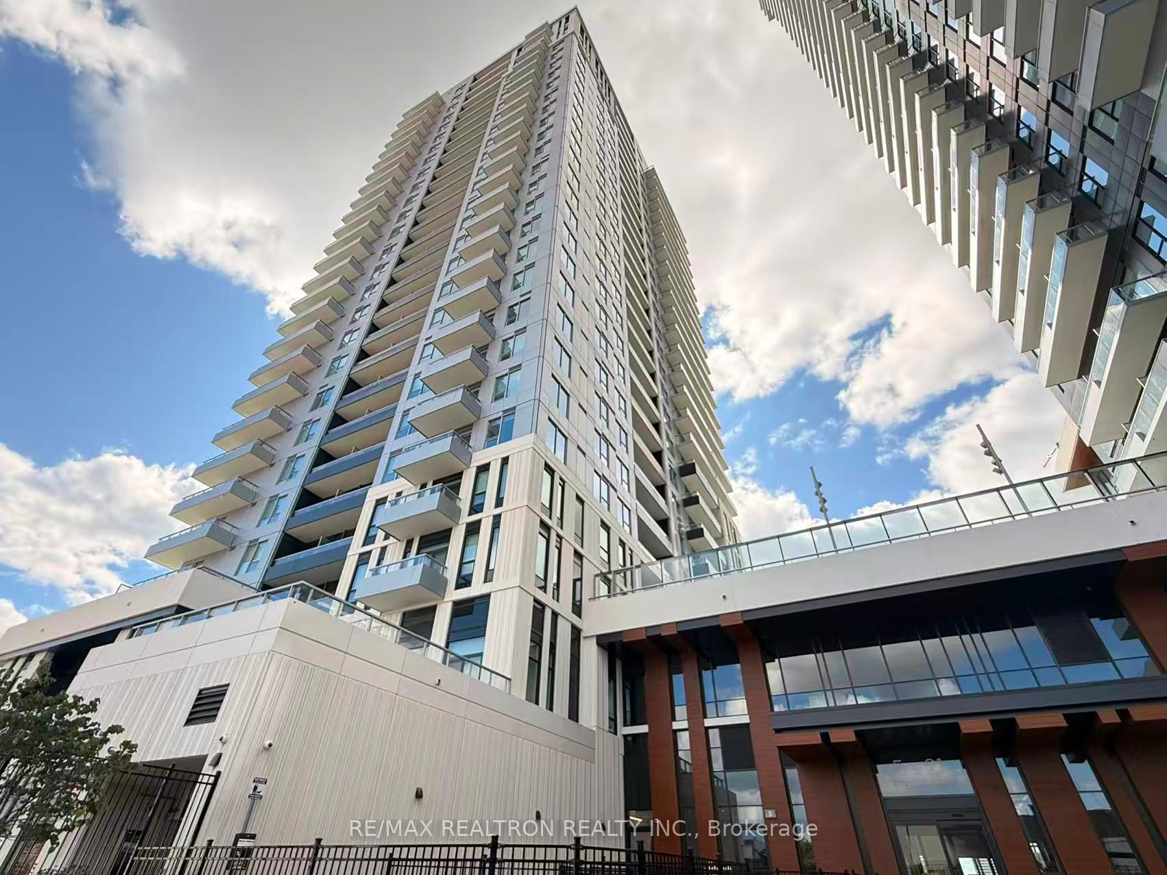 21 Meadowdale Road 1802, Vaughan, ON L4K 0H6 photo 3