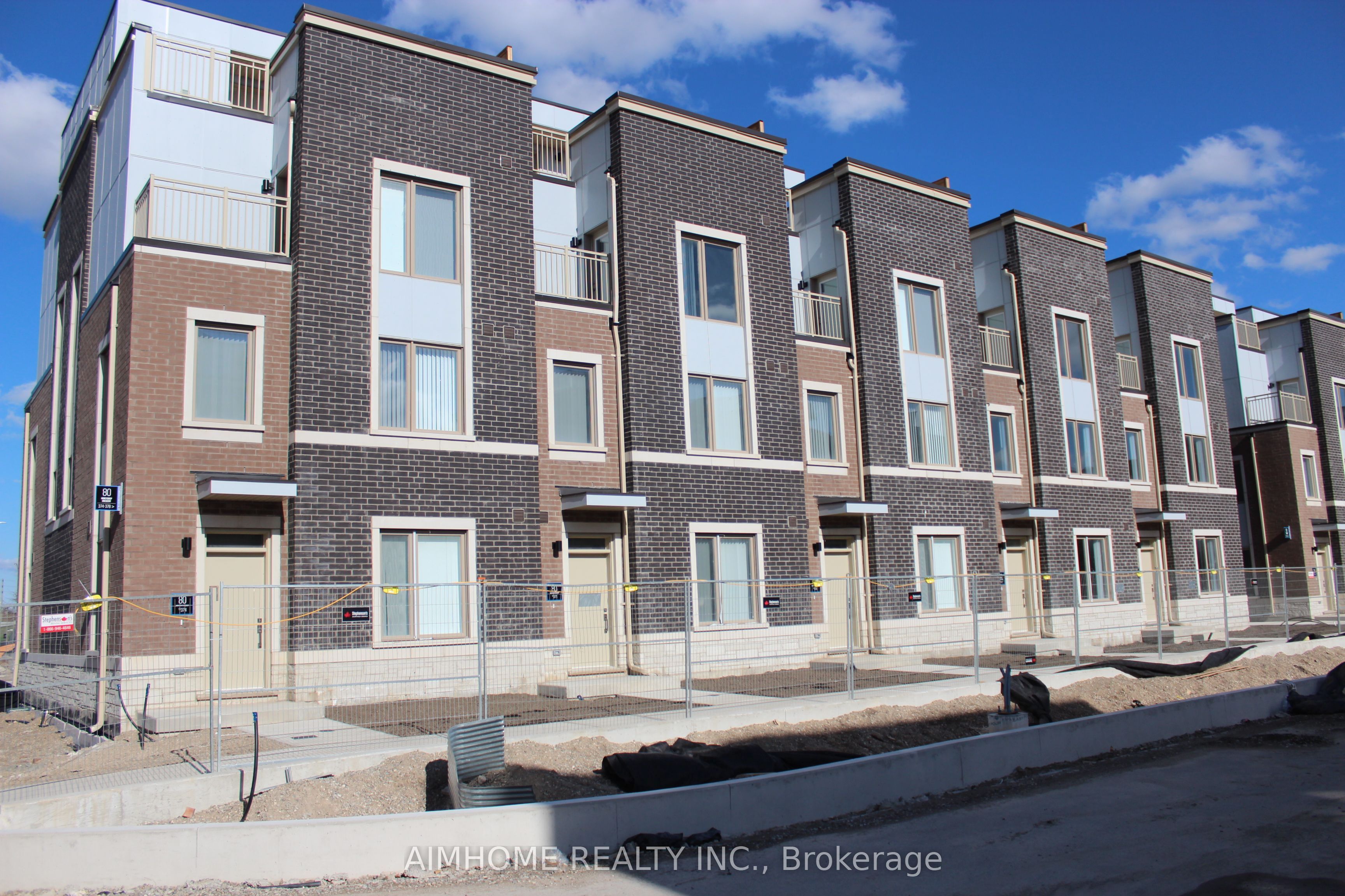 80 Honeycrisp Crescent Th375, Vaughan, ON L4K 0N7 photo 2