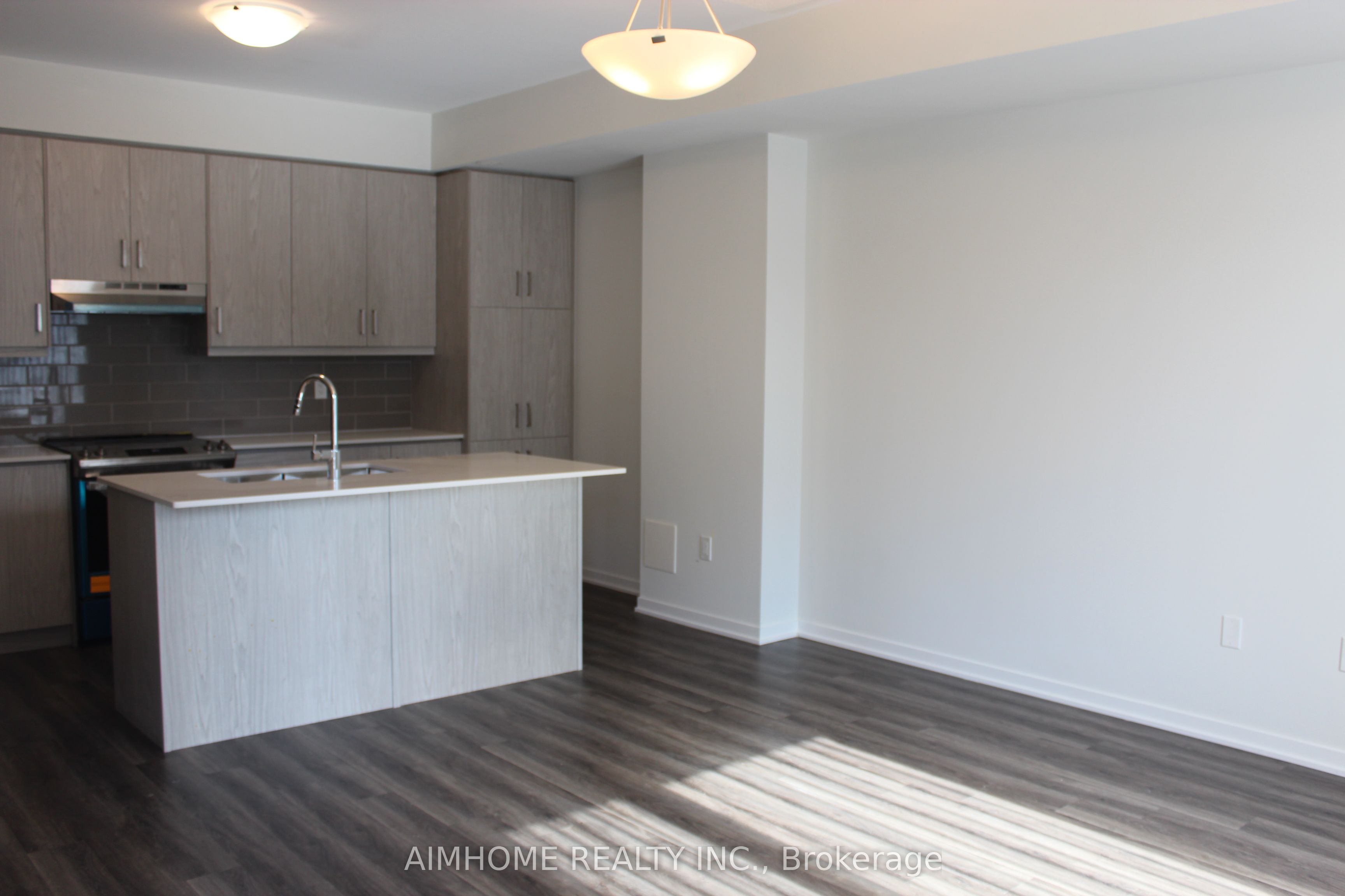 80 Honeycrisp Crescent Th375, Vaughan, ON L4K 0N7 photo 3