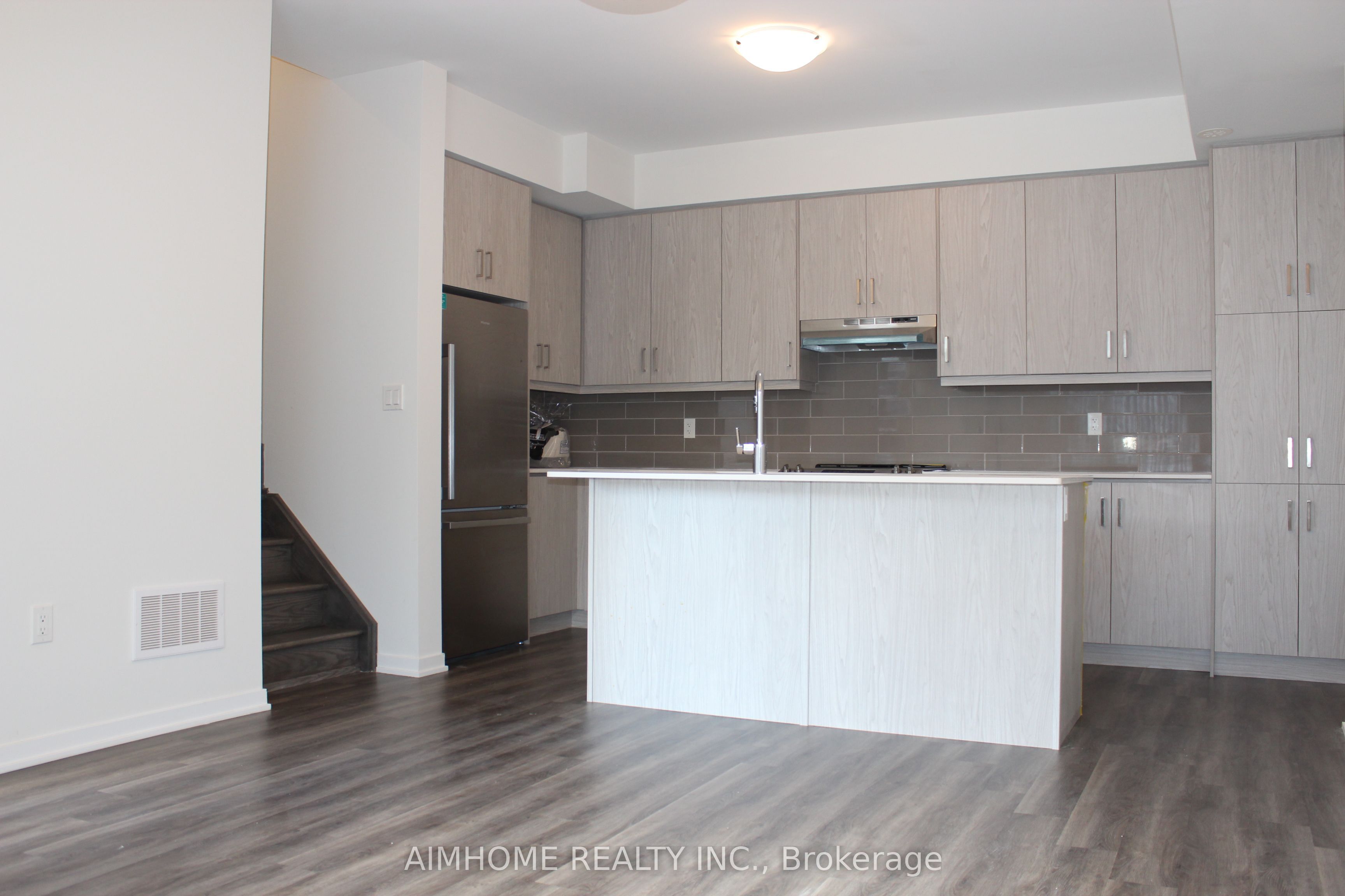 80 Honeycrisp Crescent Th375, Vaughan, ON L4K 0N7 photo 4