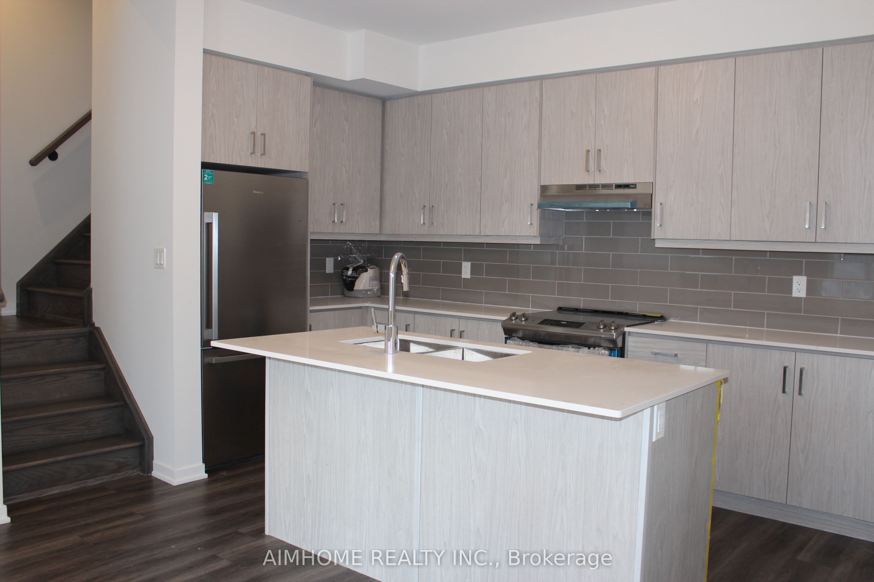 80 Honeycrisp Crescent Th375, Vaughan, ON L4K 0N7 photo 5