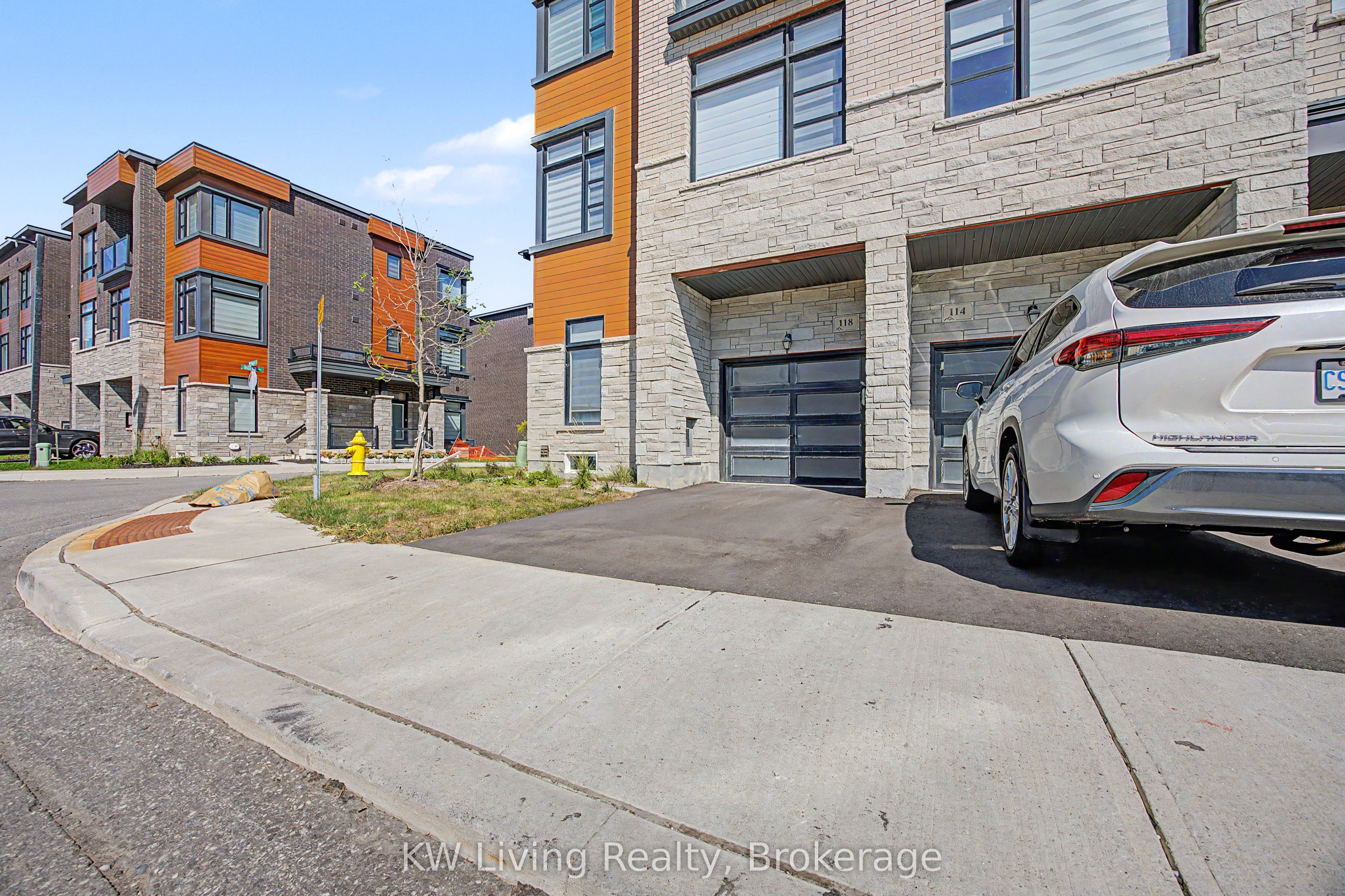 118 Wascana Road, Vaughan, ON L4H 5G9 photo 2